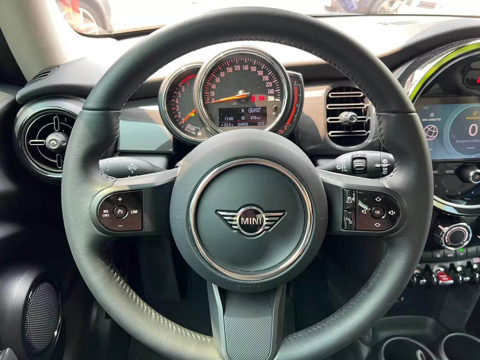 Mini Cooper Hatch 2023 en Globalmotors: Diseño icónico y tecnología avanzada. - Imagen 18