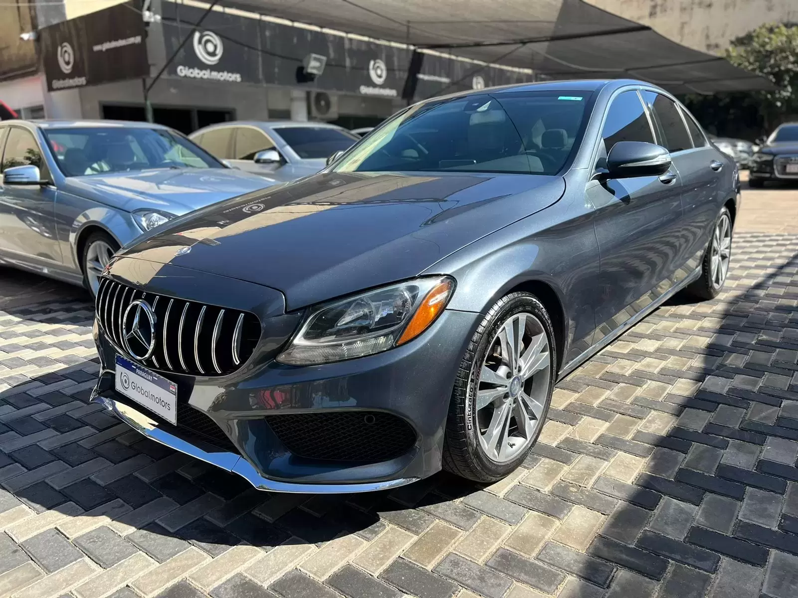 Mercedes Benz C300 2015 en Globalmotors: Lujo, elegancia y rendimiento excepcional.