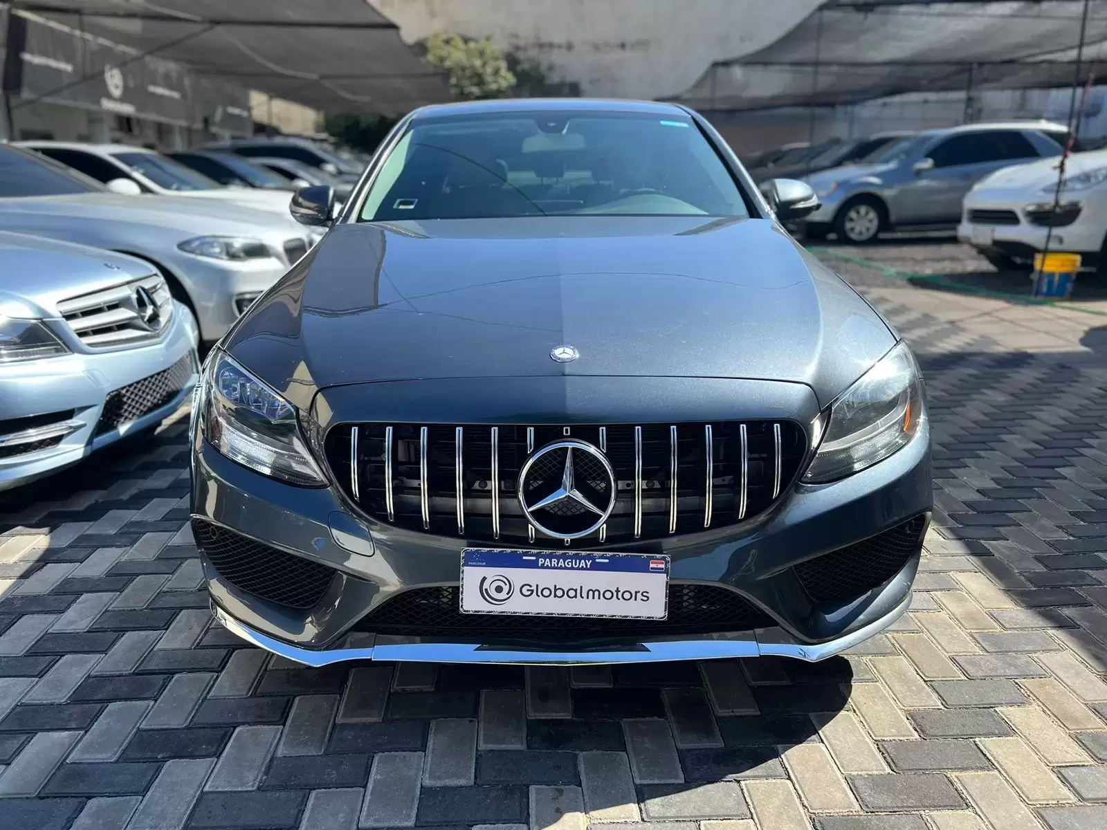 Mercedes Benz C300 2015 en Globalmotors: Lujo, elegancia y rendimiento excepcional. - Imagen 2