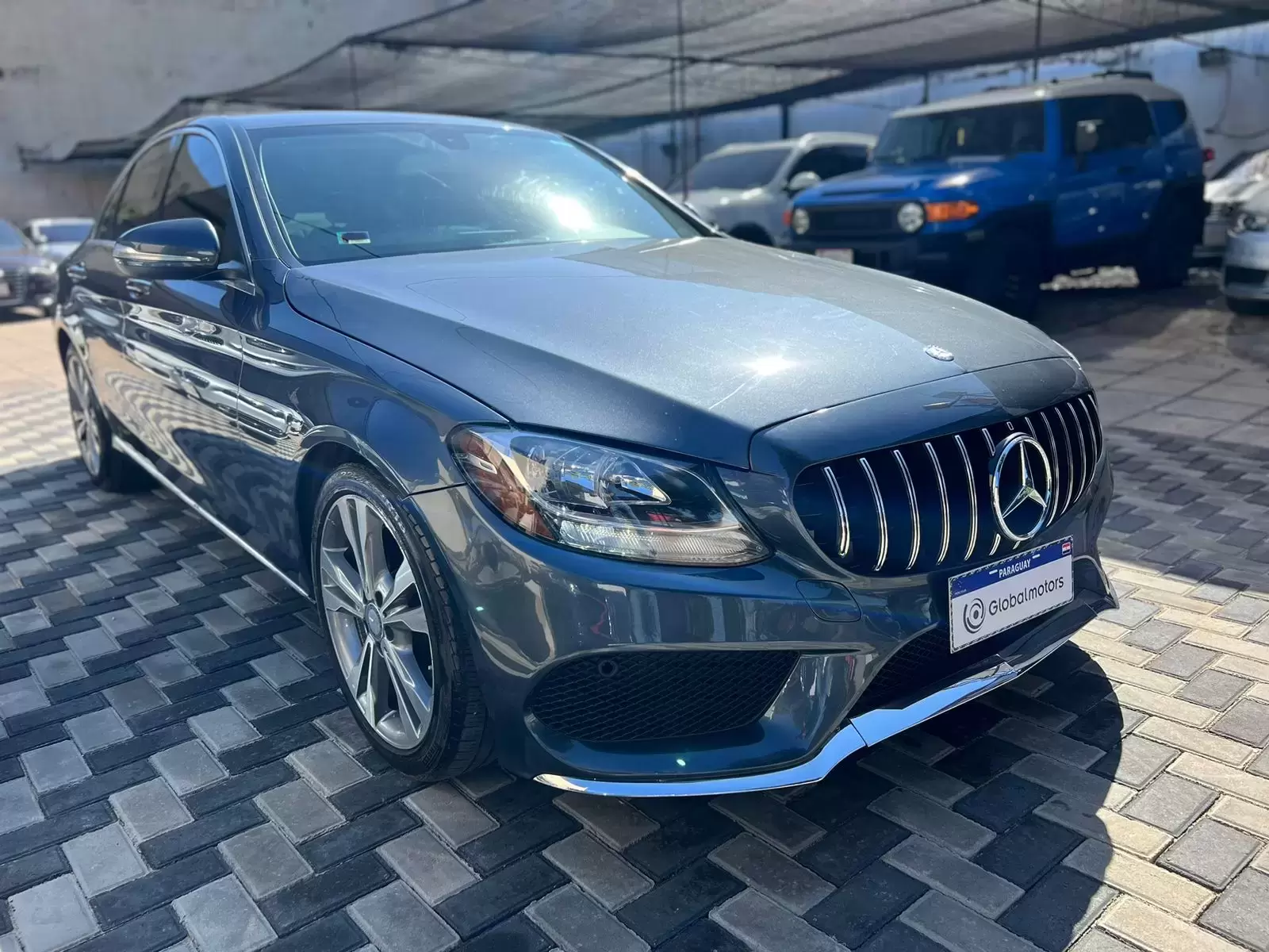 Mercedes Benz C300 2015 en Globalmotors: Lujo, elegancia y rendimiento excepcional. - Imagen 3