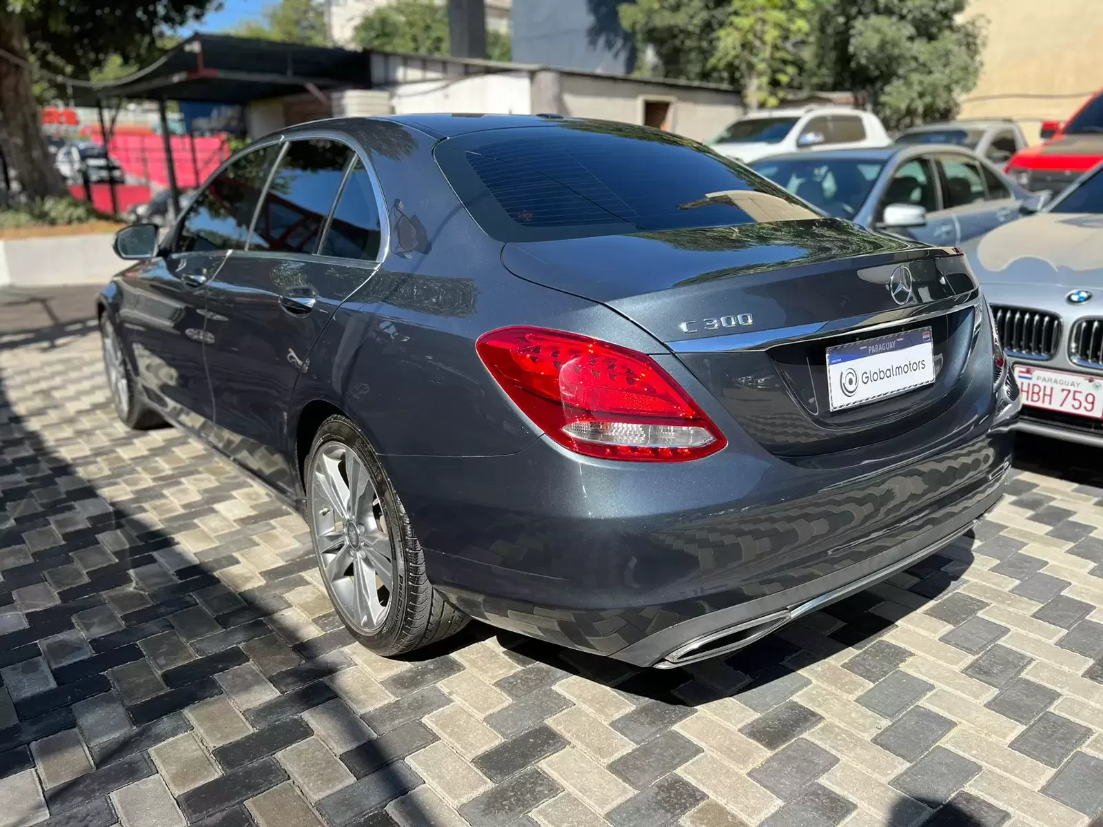 Mercedes Benz C300 2015 en Globalmotors: Lujo, elegancia y rendimiento excepcional. - Imagen 5