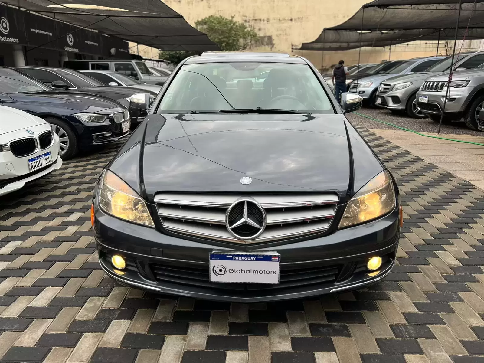 Mercedes Benz C300 Luxury 2009 en Globalmotors: Lujo y rendimiento. - Imagen 2