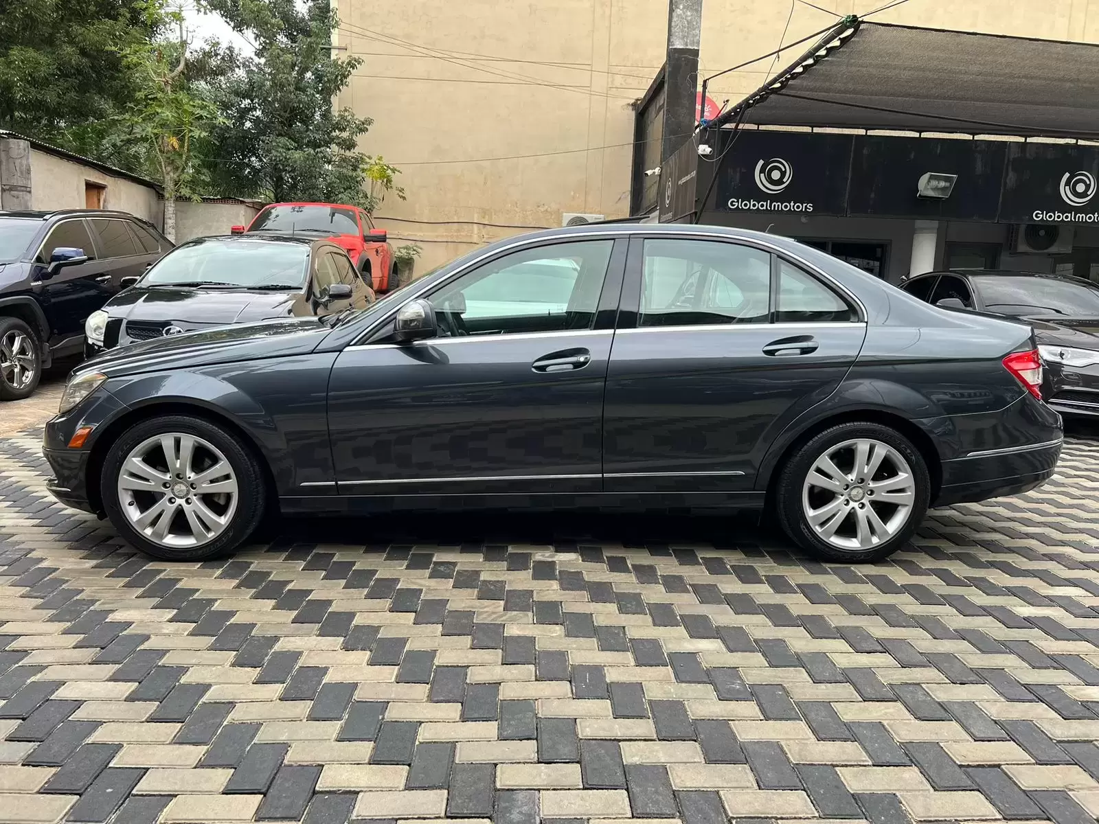Mercedes Benz C300 Luxury 2009 en Globalmotors: Lujo y rendimiento. - Imagen 4