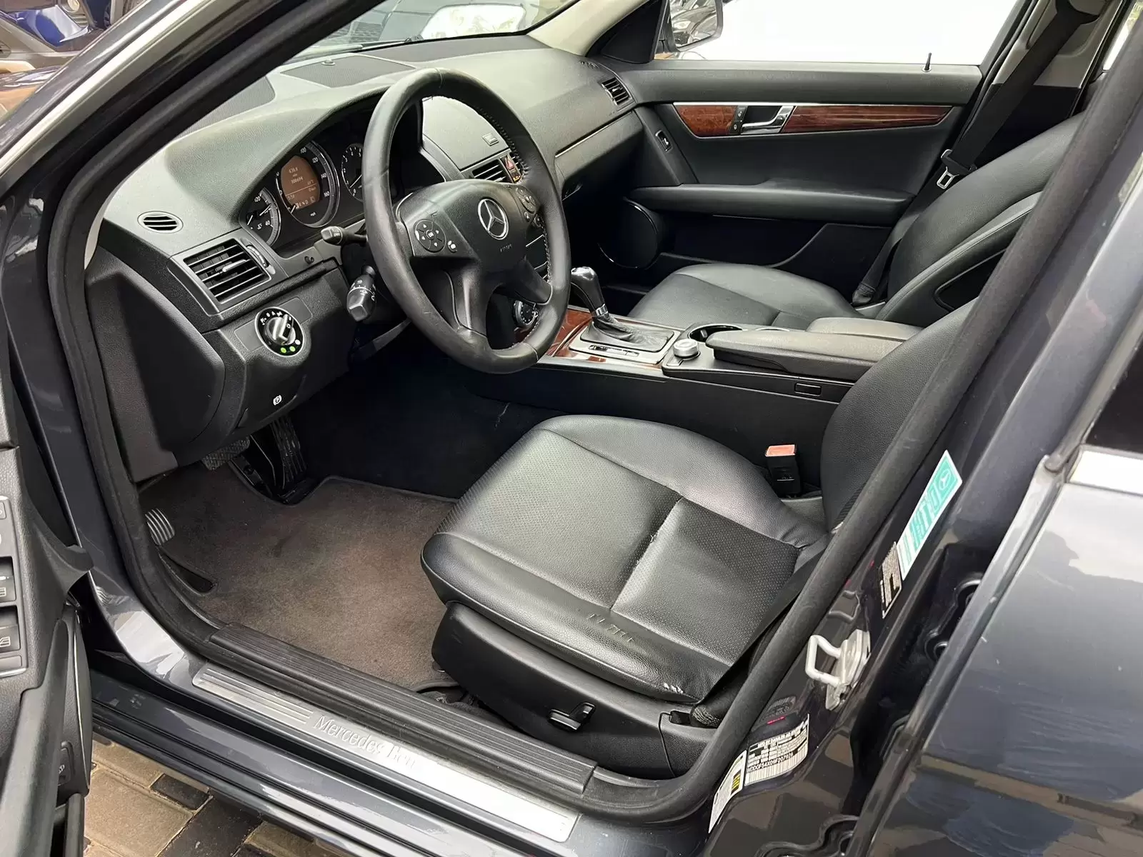 Mercedes Benz C300 Luxury 2009 en Globalmotors: Lujo y rendimiento. - Imagen 8