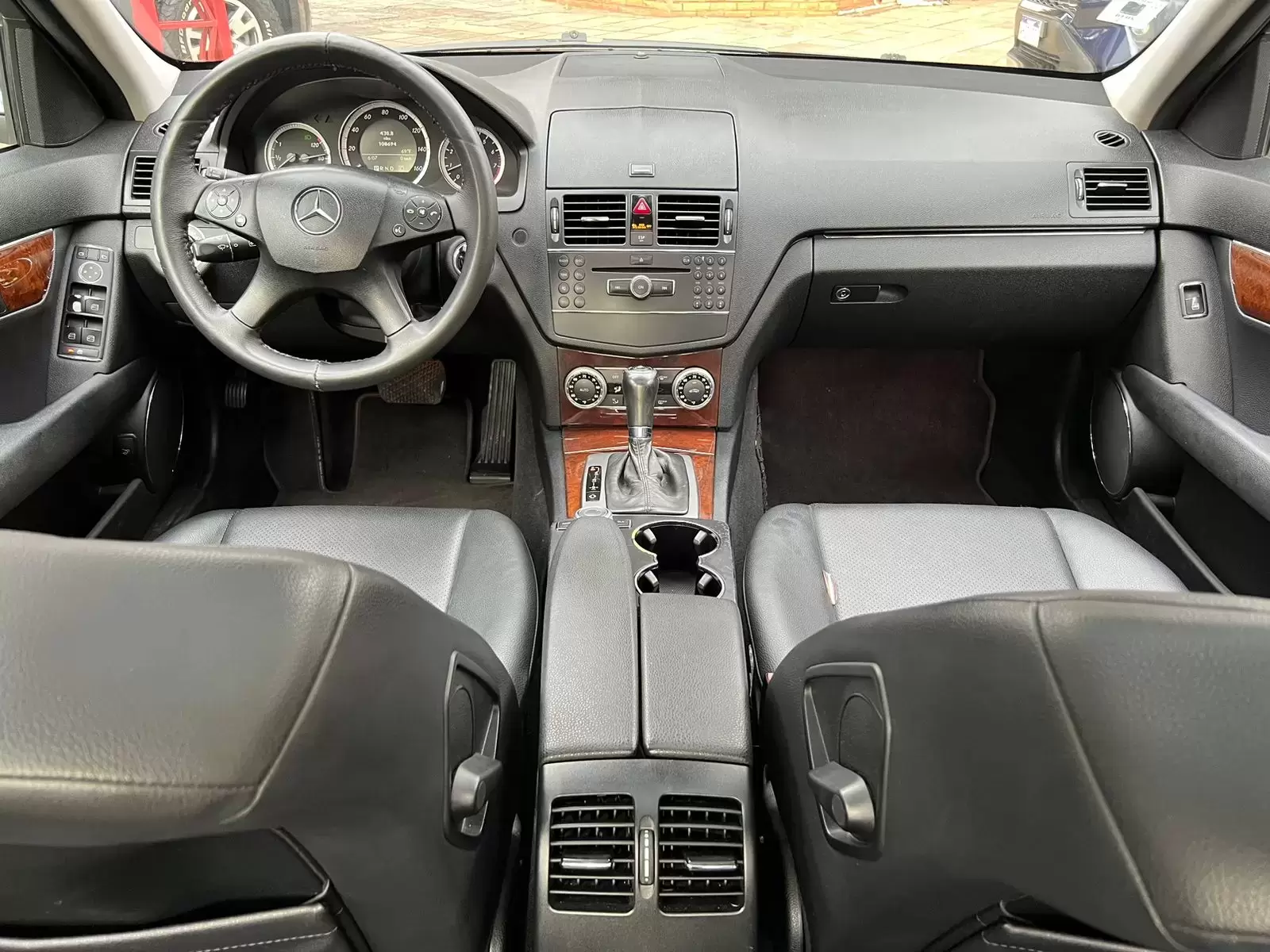 Mercedes Benz C300 Luxury 2009 en Globalmotors: Lujo y rendimiento. - Imagen 11
