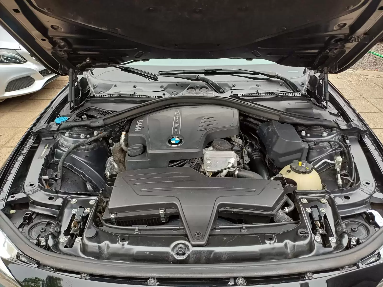 BMW 320i Xdrive 2017 en Globalmotors: lujo, rendimiento y seguridad. - Imagen 18