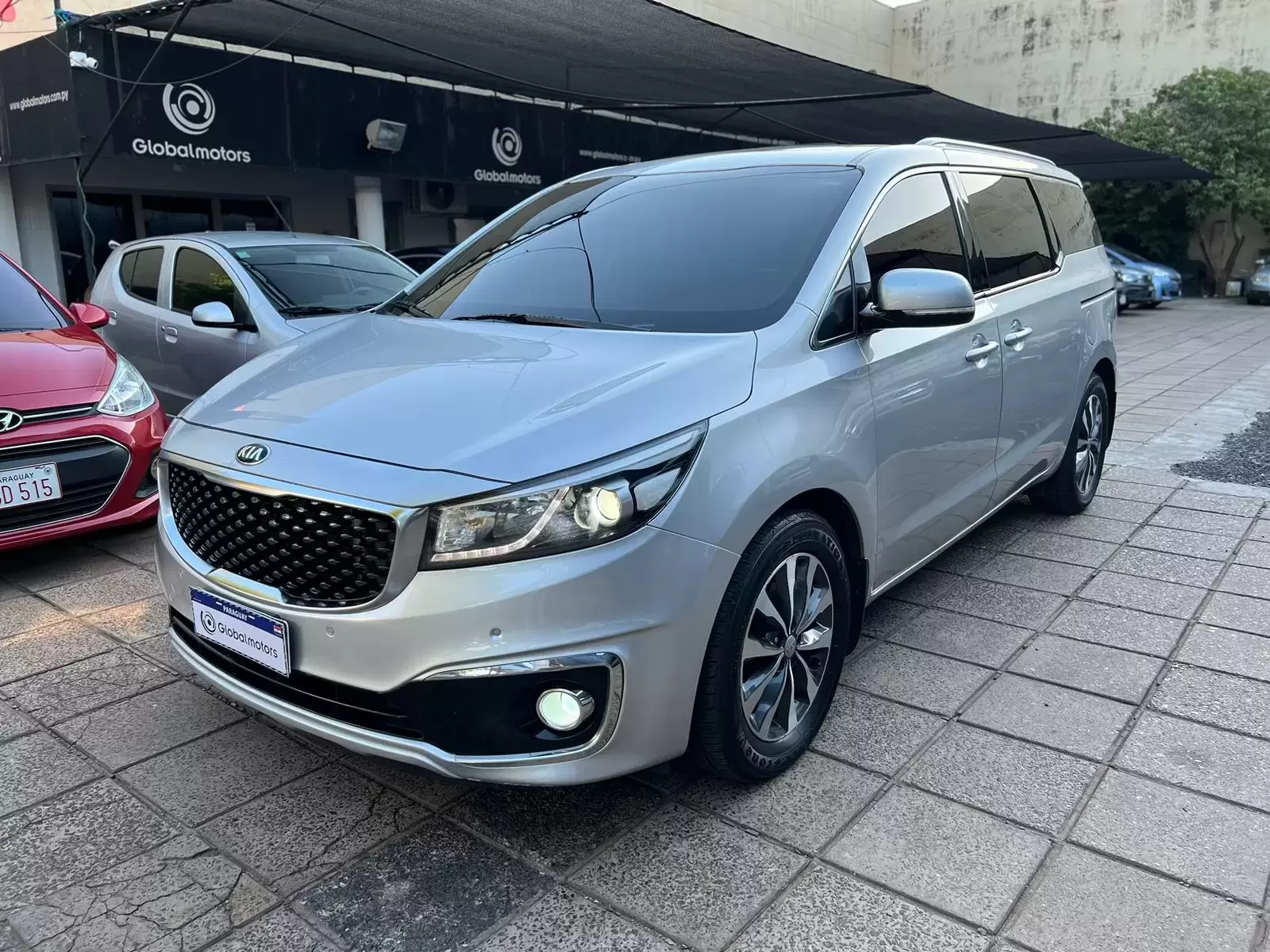 Kia Grand Carnival Limited 2017 en Globalmotors: Lujo y versatilidad.