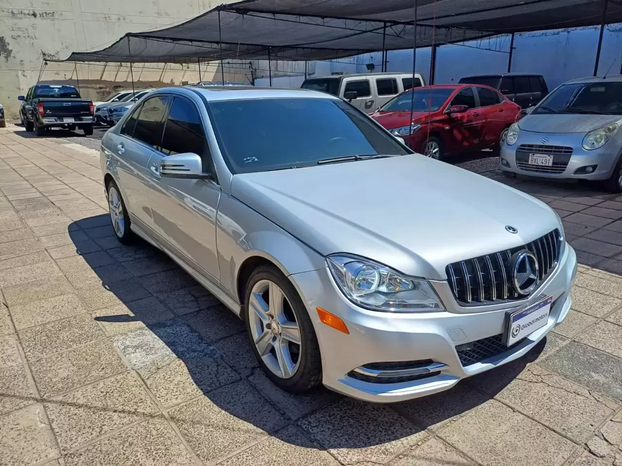 Mercedes Benz C300 (Frente 2012) 2011 en Globalmotors: Elegancia y rendimiento. - Imagen 3
