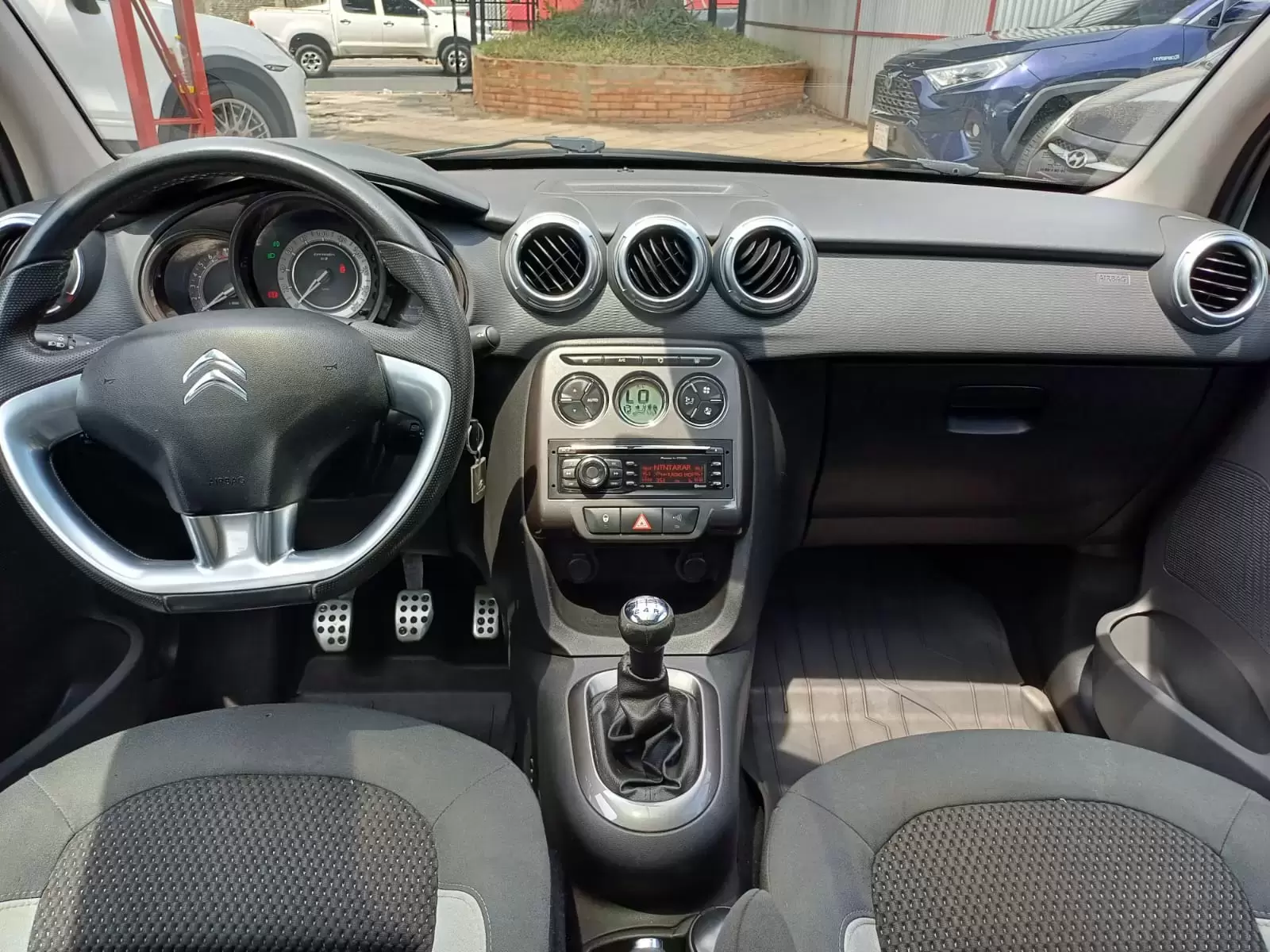 Citroen C3 Exclusive 2015 en Globalmotors: Elegancia y estilo compacto. - Imagen 10