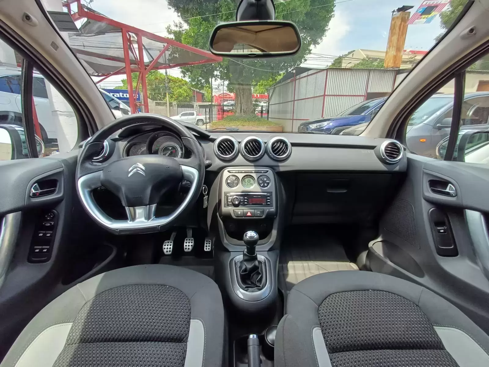 Citroen C3 Exclusive 2015 en Globalmotors: Elegancia y estilo compacto. - Imagen 11