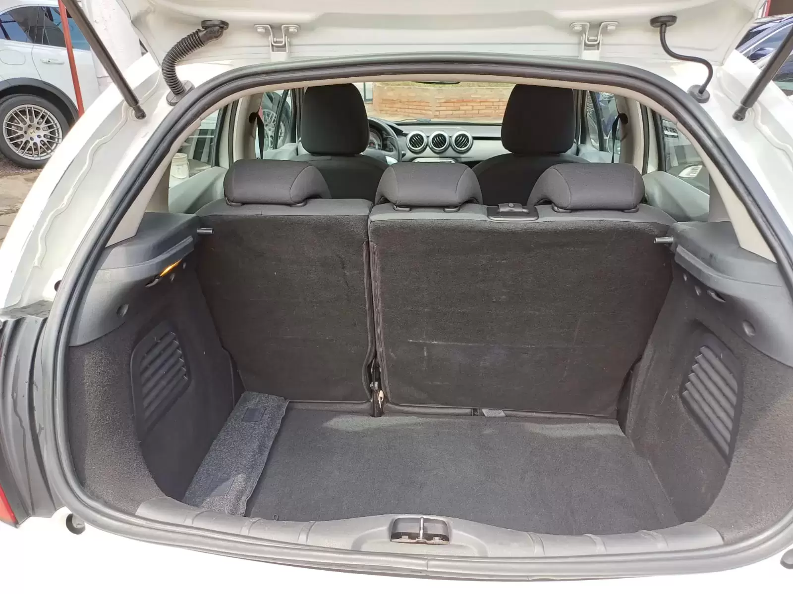 Citroen C3 Exclusive 2015 en Globalmotors: Elegancia y estilo compacto. - Imagen 15