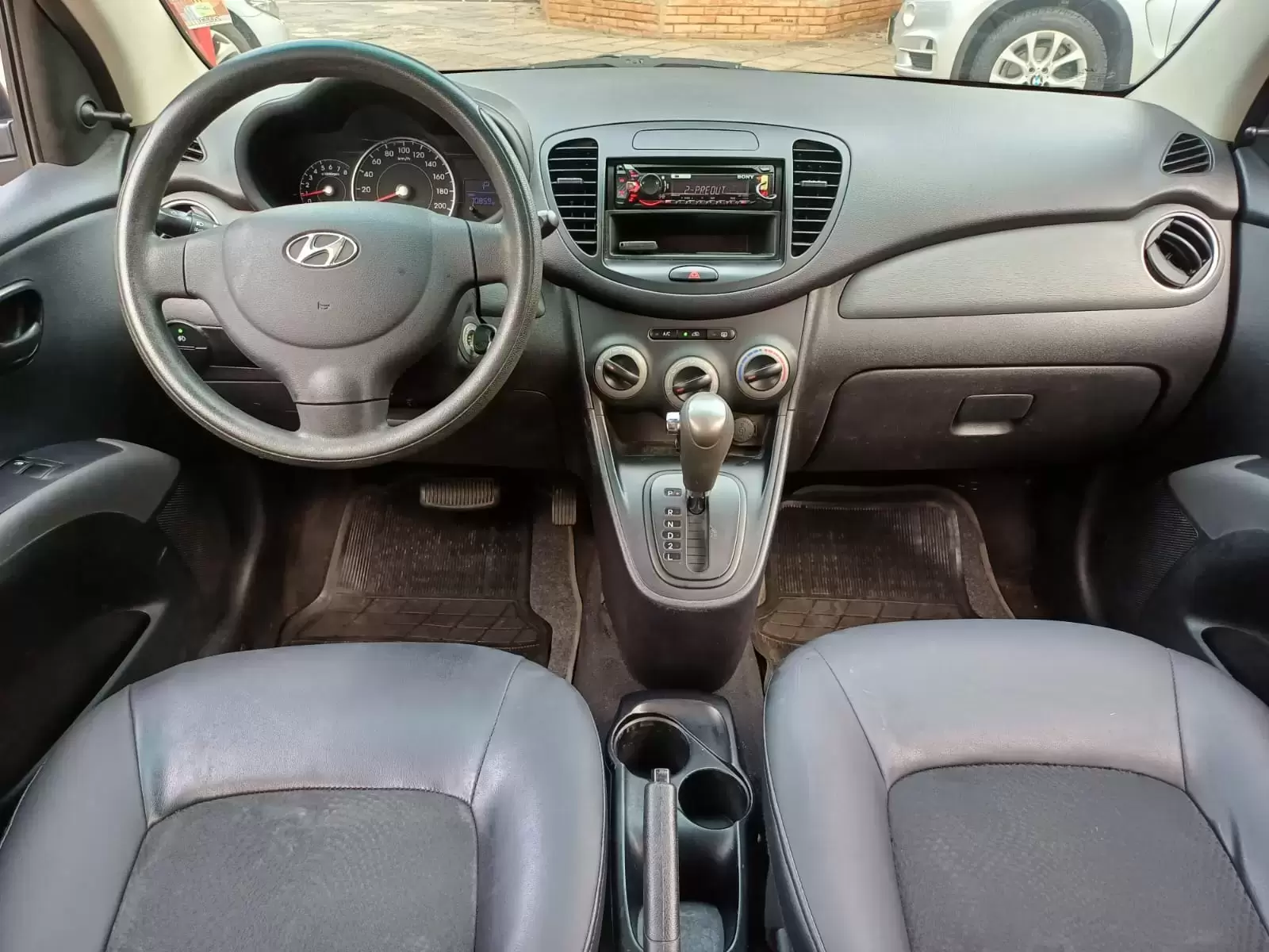 Hyundai i10 2014 en Globalmotors: Compacto, versátil y confiable. - Imagen 10