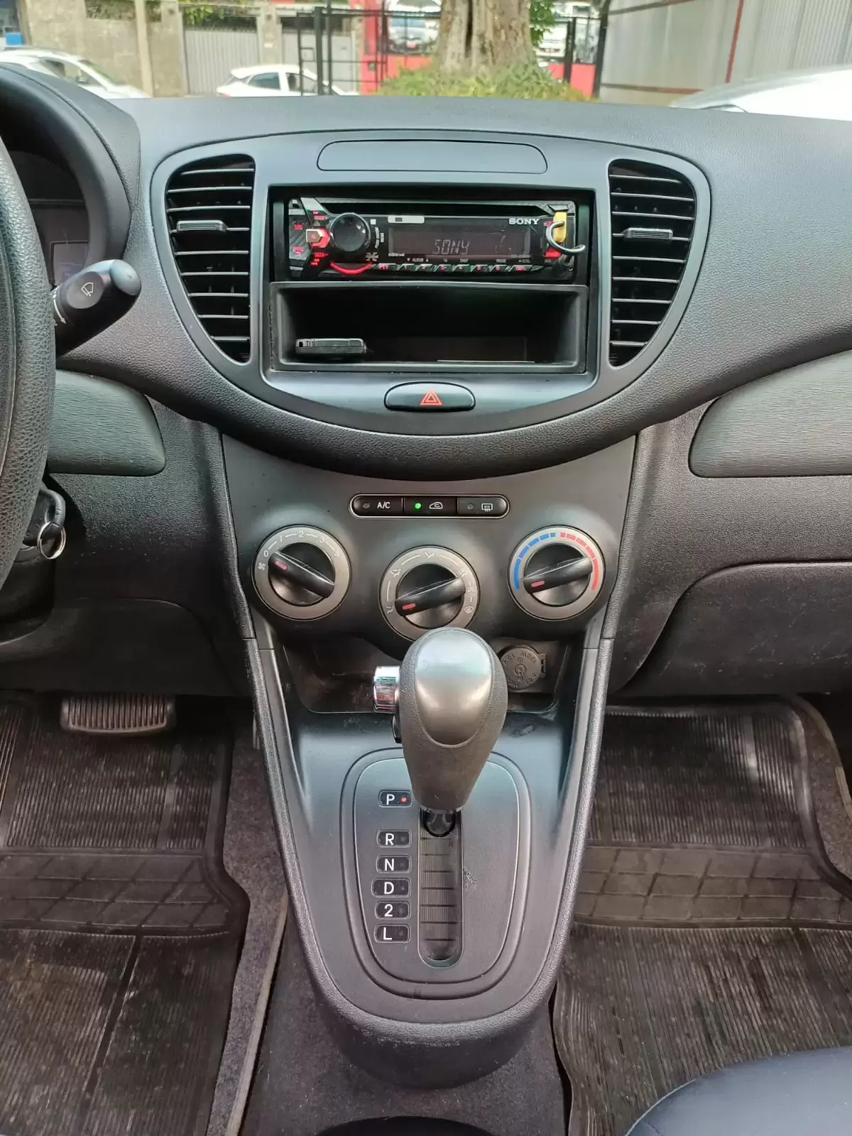 Hyundai i10 2014 en Globalmotors: Compacto, versátil y confiable. - Imagen 12