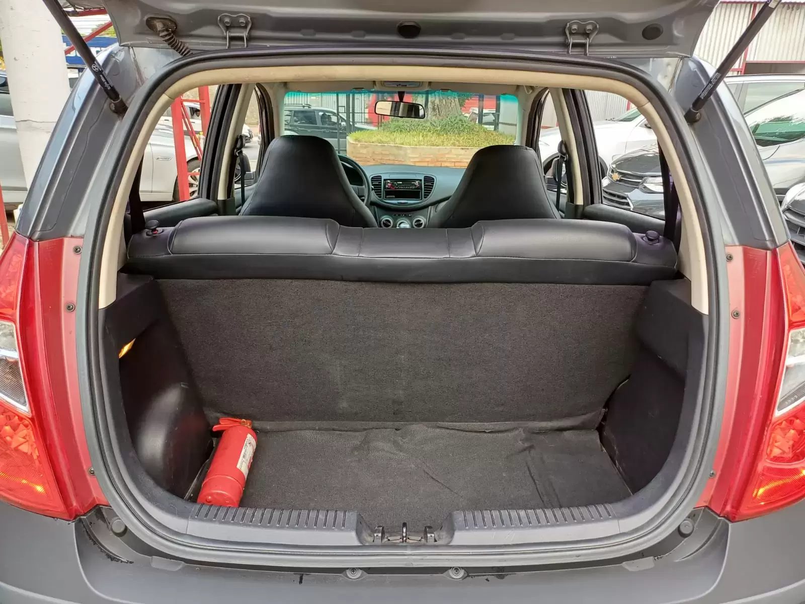 Hyundai i10 2014 en Globalmotors: Compacto, versátil y confiable. - Imagen 14