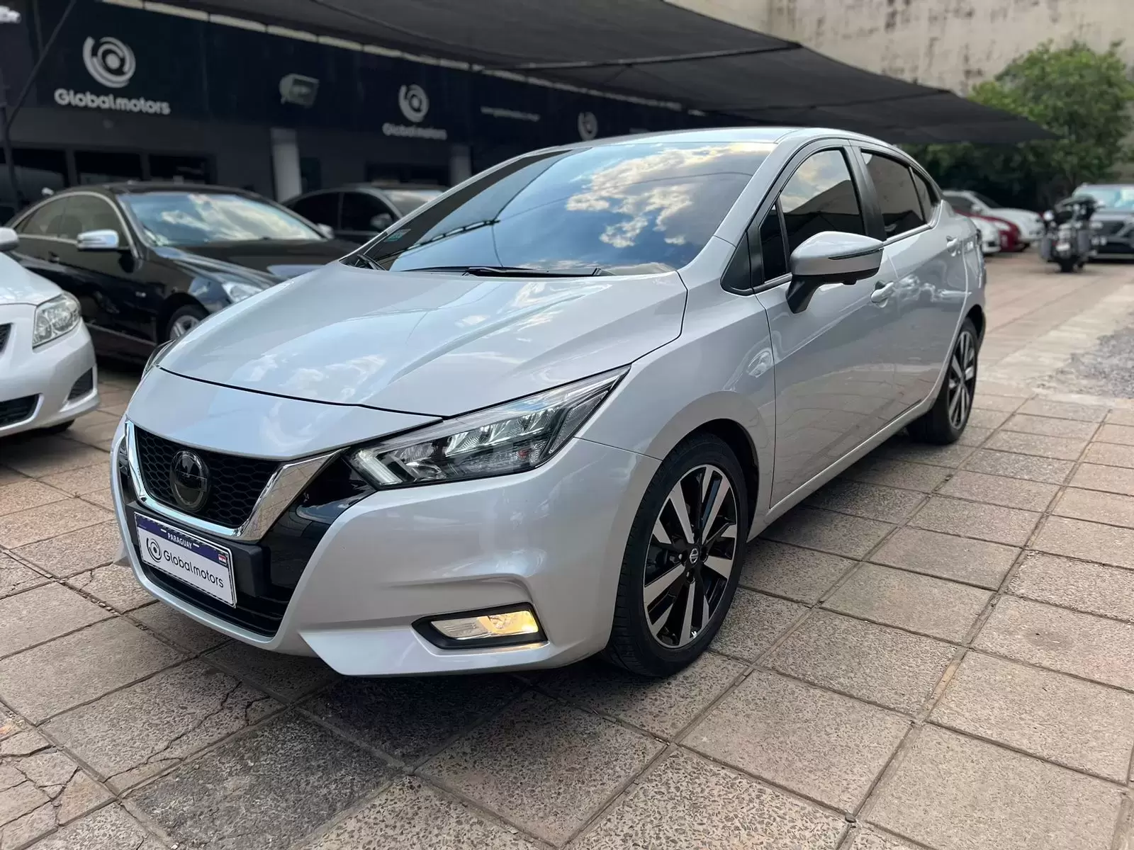 Nissan Versa Exclusive 2022 en Globalmotors: Lujo y potencia garantizados