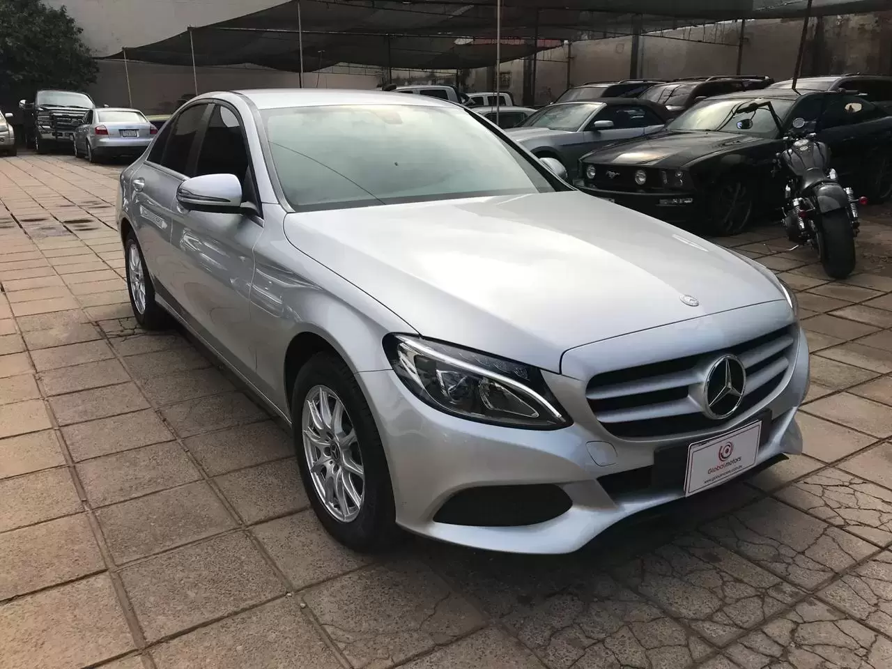Mercedes Benz C200 2017 en Globalmotors: Elegancia y desempeño en uno. - Imagen 3