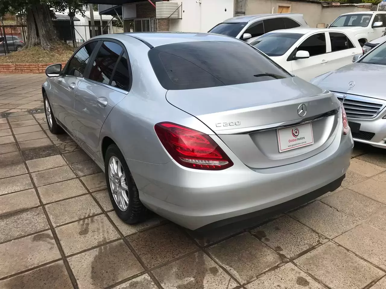 Mercedes Benz C200 2017 en Globalmotors: Elegancia y desempeño en uno. - Imagen 6