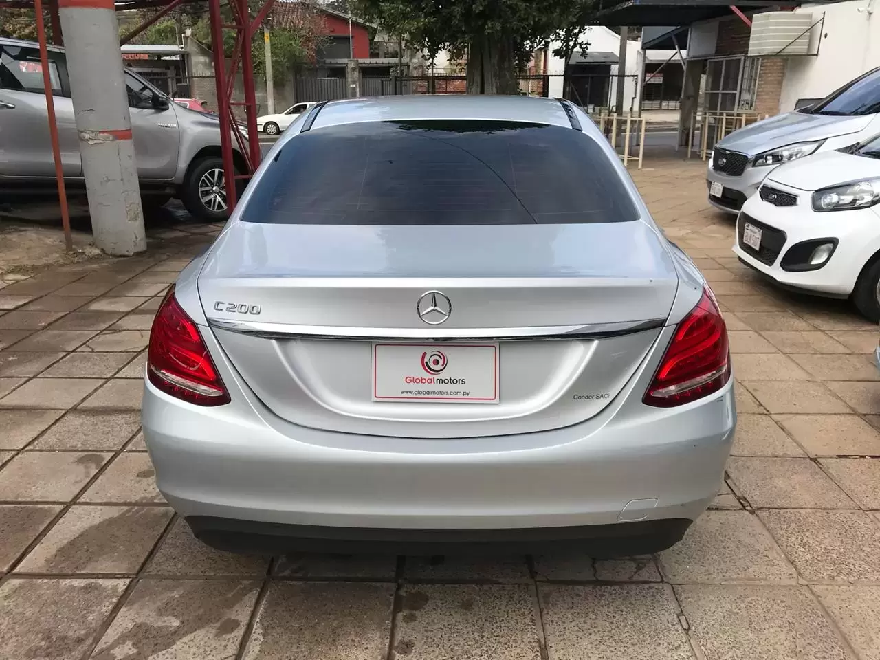 Mercedes Benz C200 2017 en Globalmotors: Elegancia y desempeño en uno. - Imagen 7