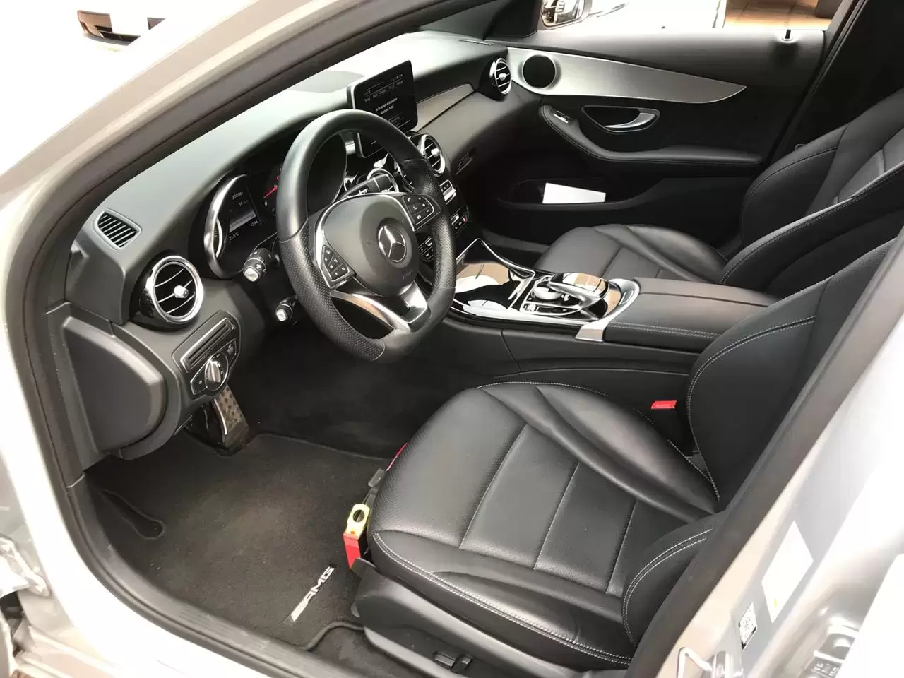 Mercedes Benz C200 2017 en Globalmotors: Elegancia y desempeño en uno. - Imagen 10