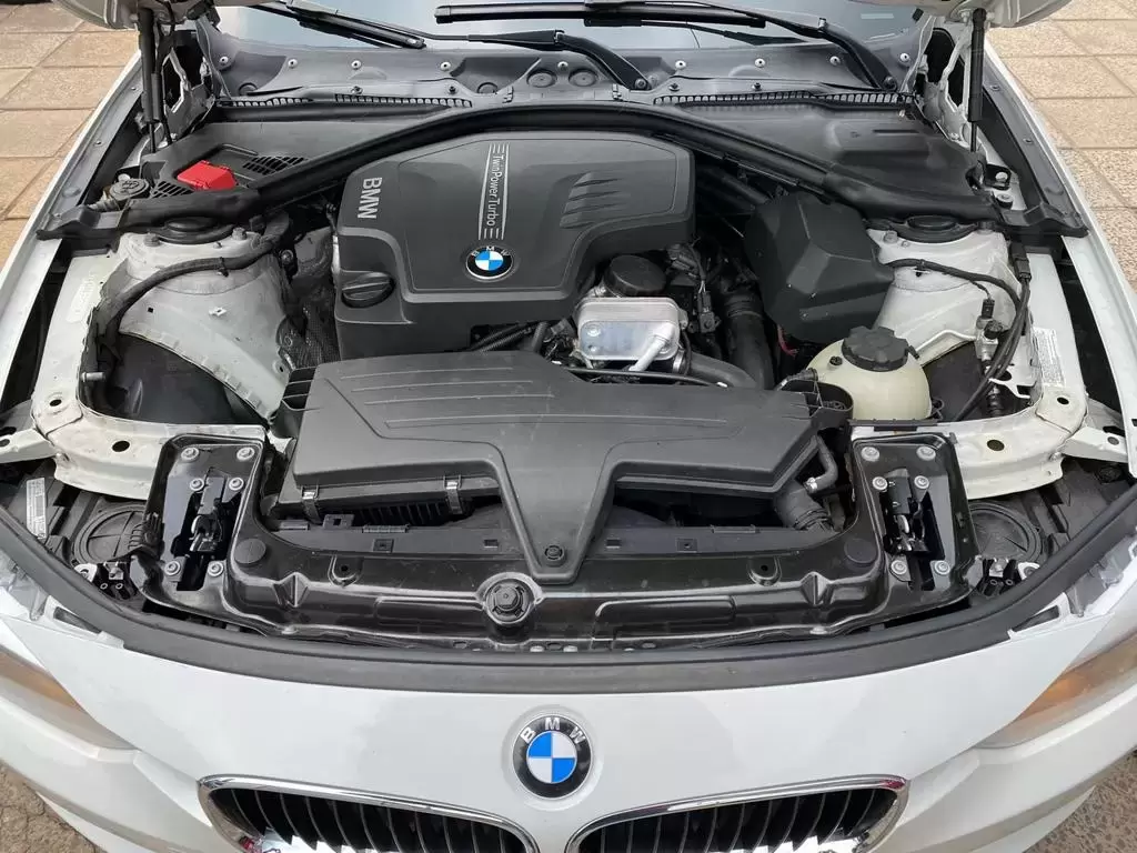 BMW 328i Luxury 2014 en Globalmotors: lujo y potencia garantizados. - Imagen 14