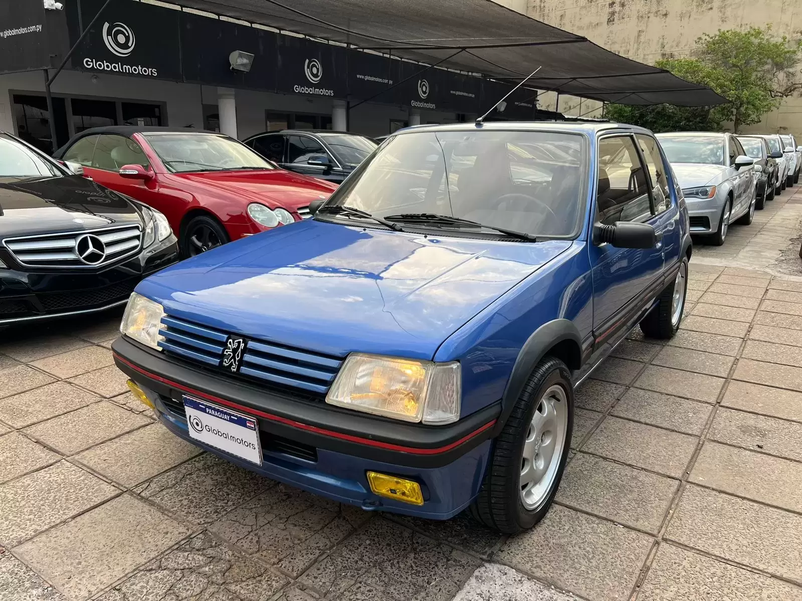 Peugeot 205 GTI 1993 en Globalmotors: Potencia y estilo deportivo.