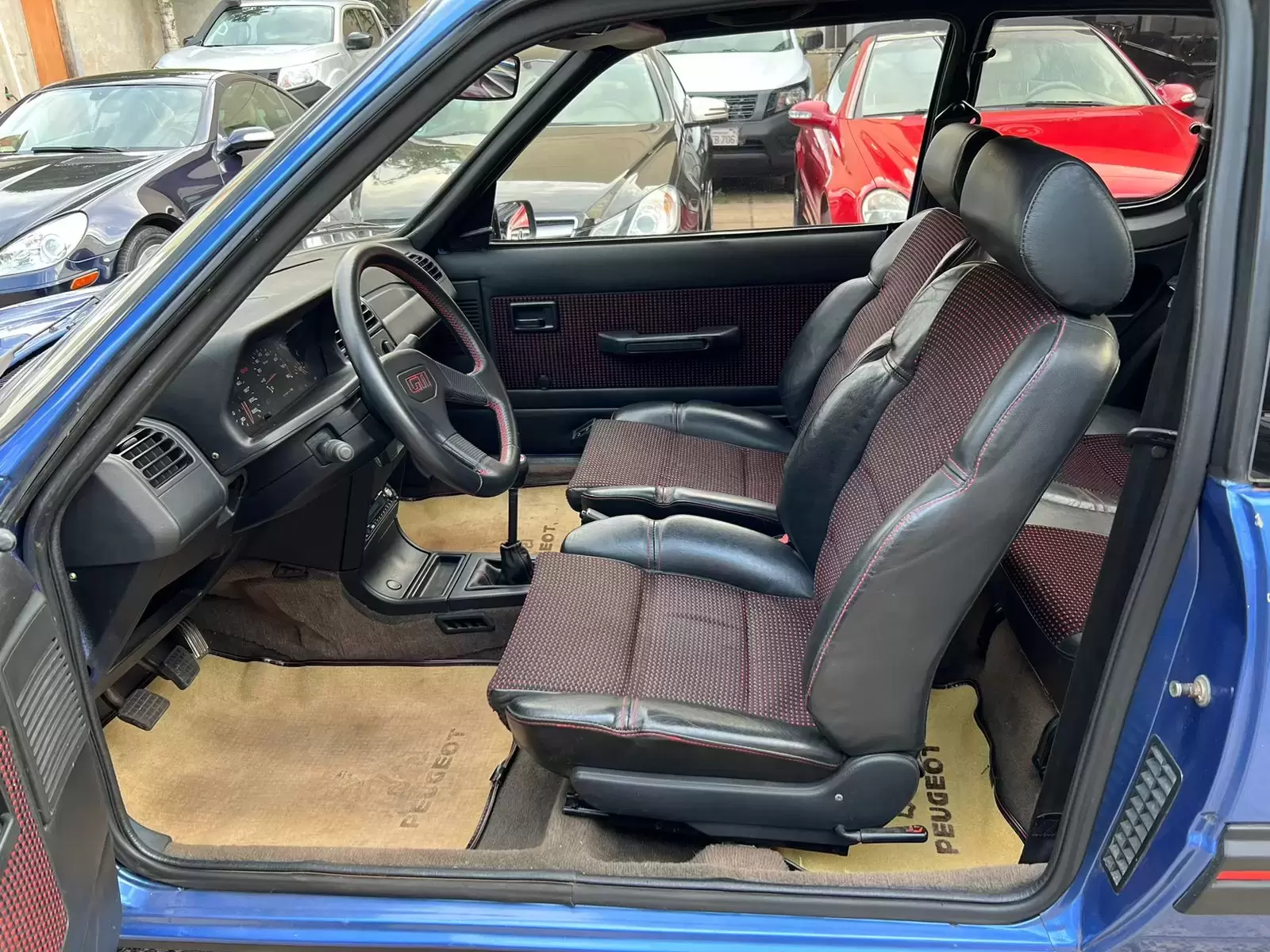 Peugeot 205 GTI 1993 en Globalmotors: Potencia y estilo deportivo. - Imagen 8