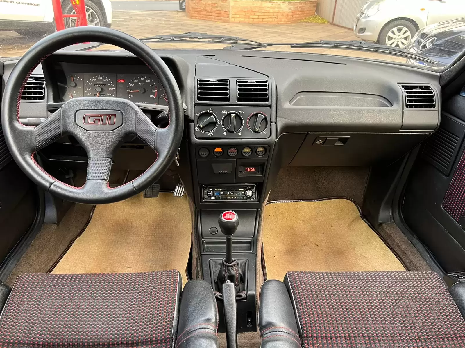 Peugeot 205 GTI 1993 en Globalmotors: Potencia y estilo deportivo. - Imagen 10