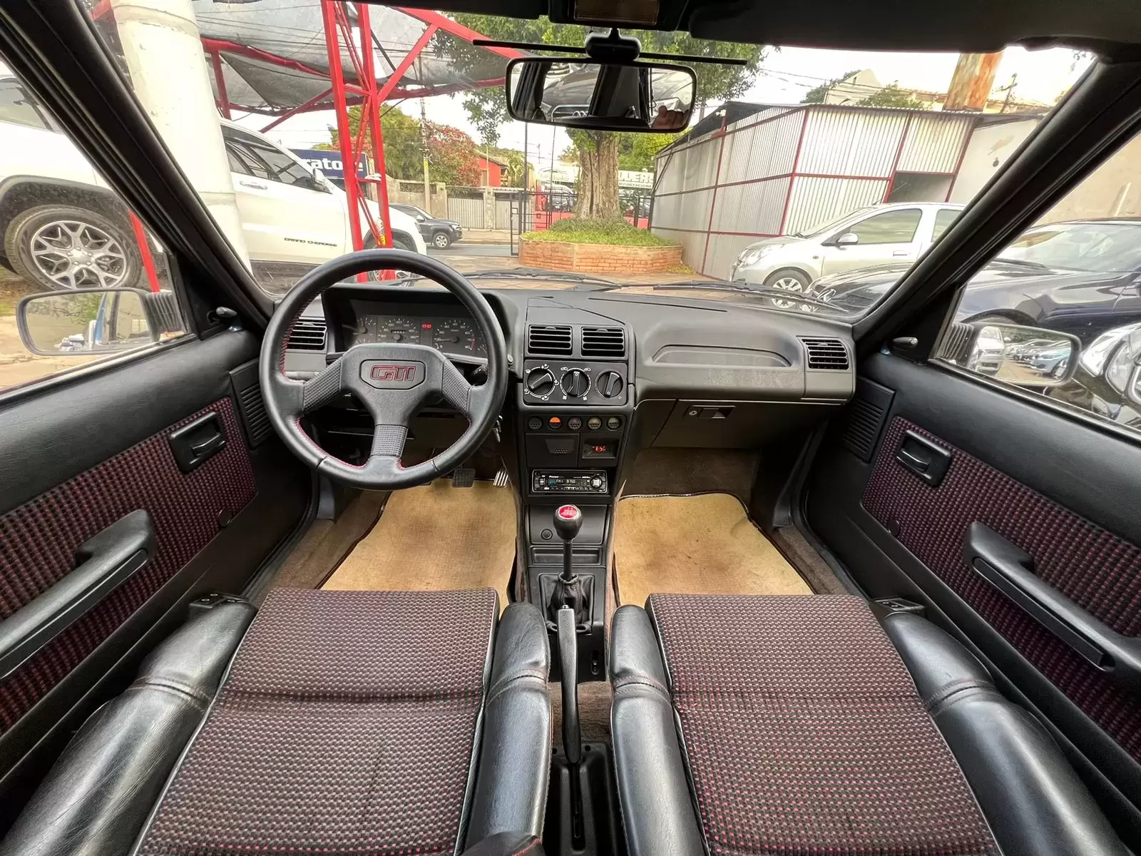 Peugeot 205 GTI 1993 en Globalmotors: Potencia y estilo deportivo. - Imagen 11