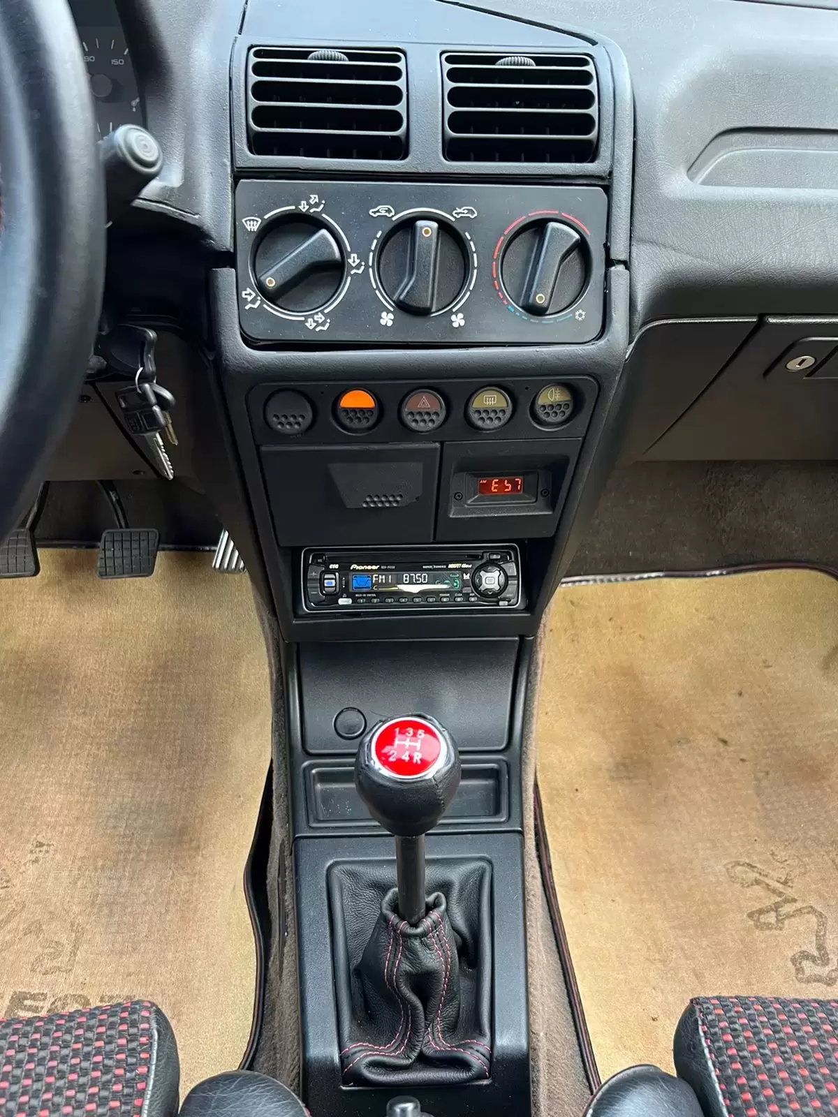 Peugeot 205 GTI 1993 en Globalmotors: Potencia y estilo deportivo. - Imagen 12