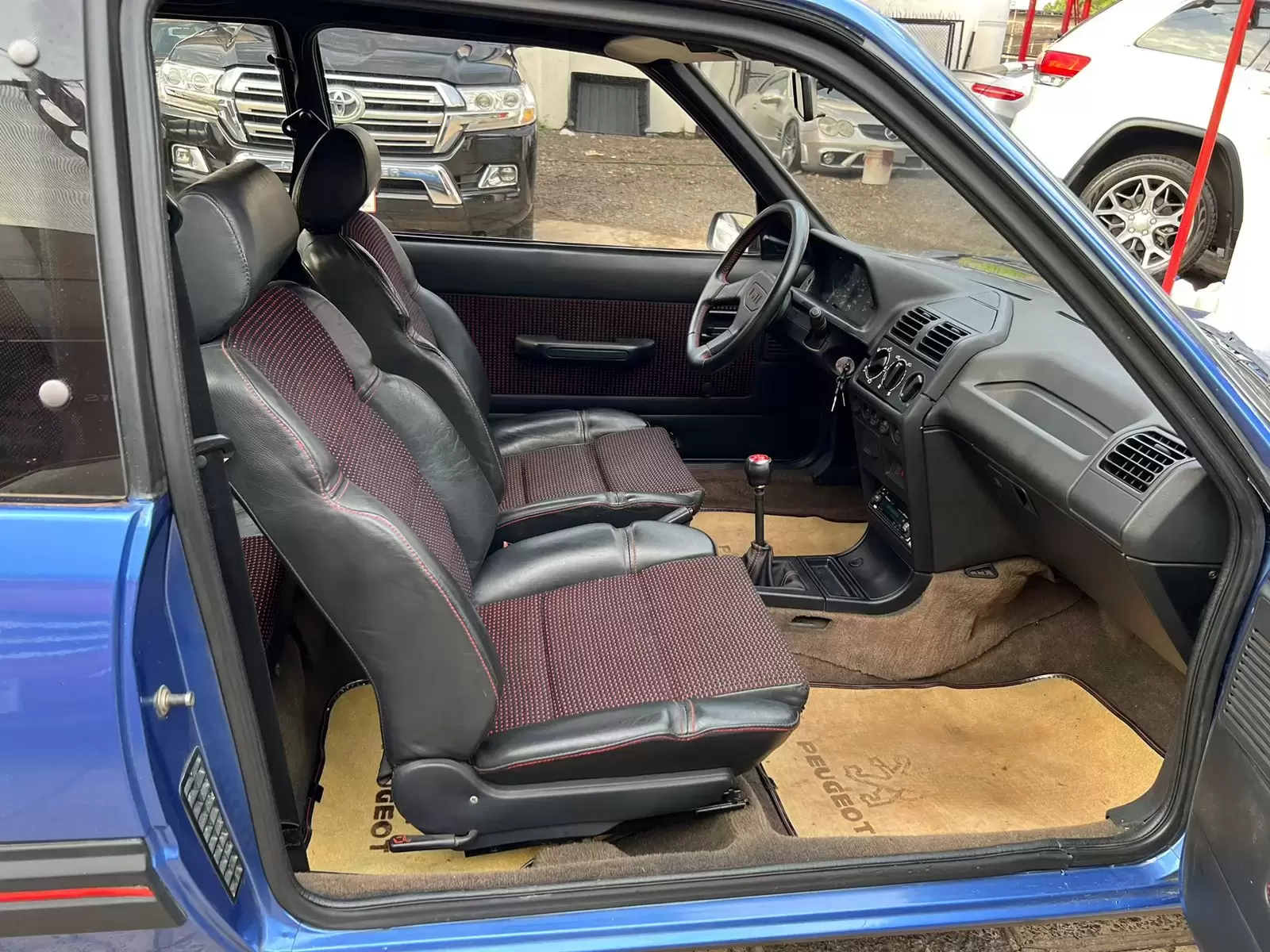 Peugeot 205 GTI 1993 en Globalmotors: Potencia y estilo deportivo. - Imagen 16