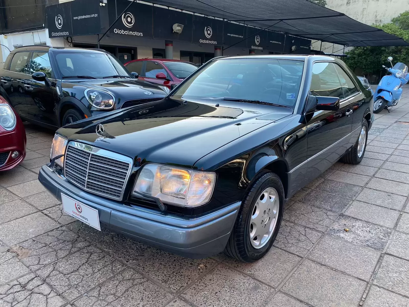 Mercedes Benz E320 1994 en Globalmotors: Lujo y rendimiento emblemáticos.