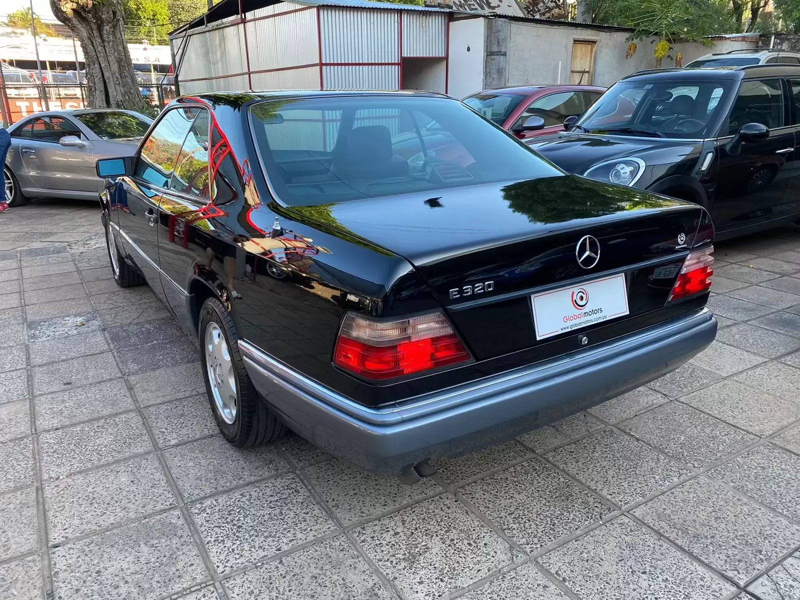 Mercedes Benz E320 1994 en Globalmotors: Lujo y rendimiento emblemáticos. - Imagen 5