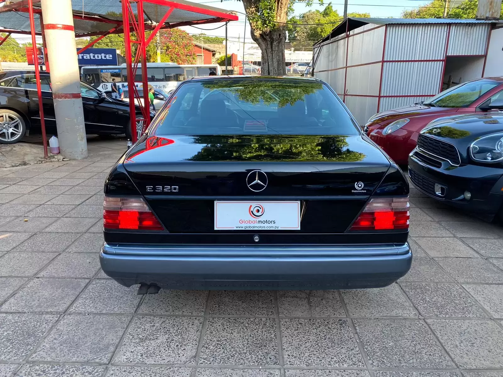 Mercedes Benz E320 1994 en Globalmotors: Lujo y rendimiento emblemáticos. - Imagen 6