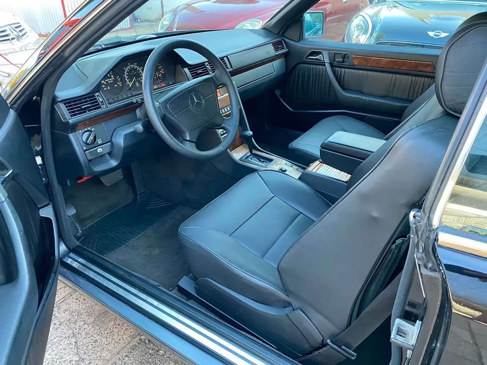 Mercedes Benz E320 1994 en Globalmotors: Lujo y rendimiento emblemáticos. - Imagen 8