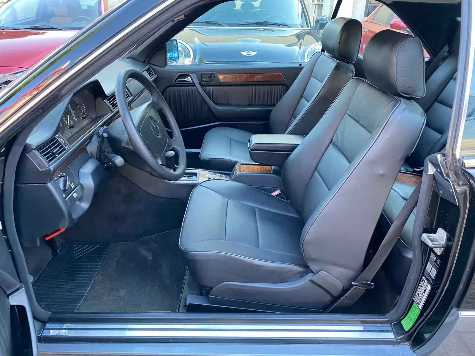Mercedes Benz E320 1994 en Globalmotors: Lujo y rendimiento emblemáticos. - Imagen 9