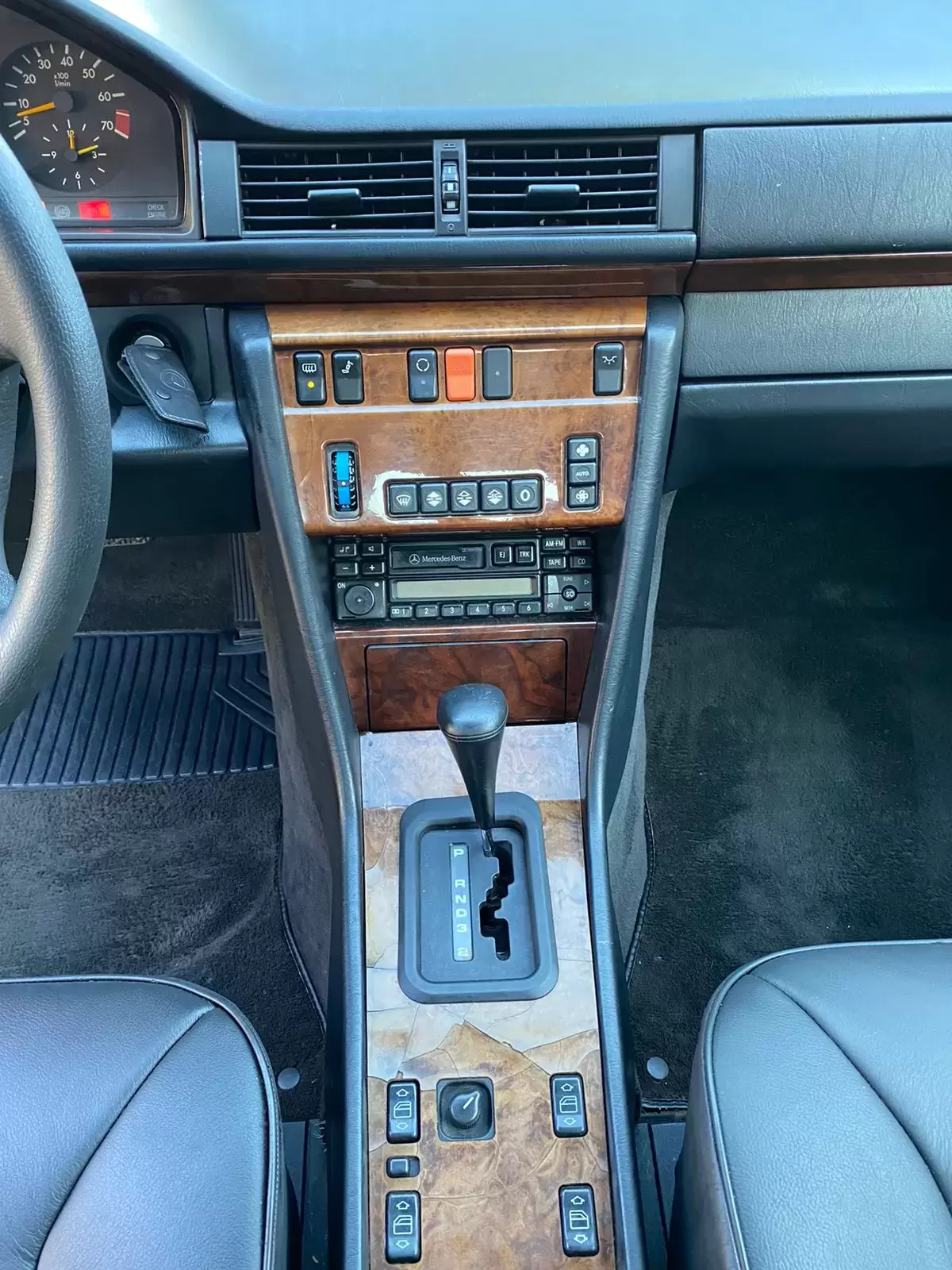 Mercedes Benz E320 1994 en Globalmotors: Lujo y rendimiento emblemáticos. - Imagen 13