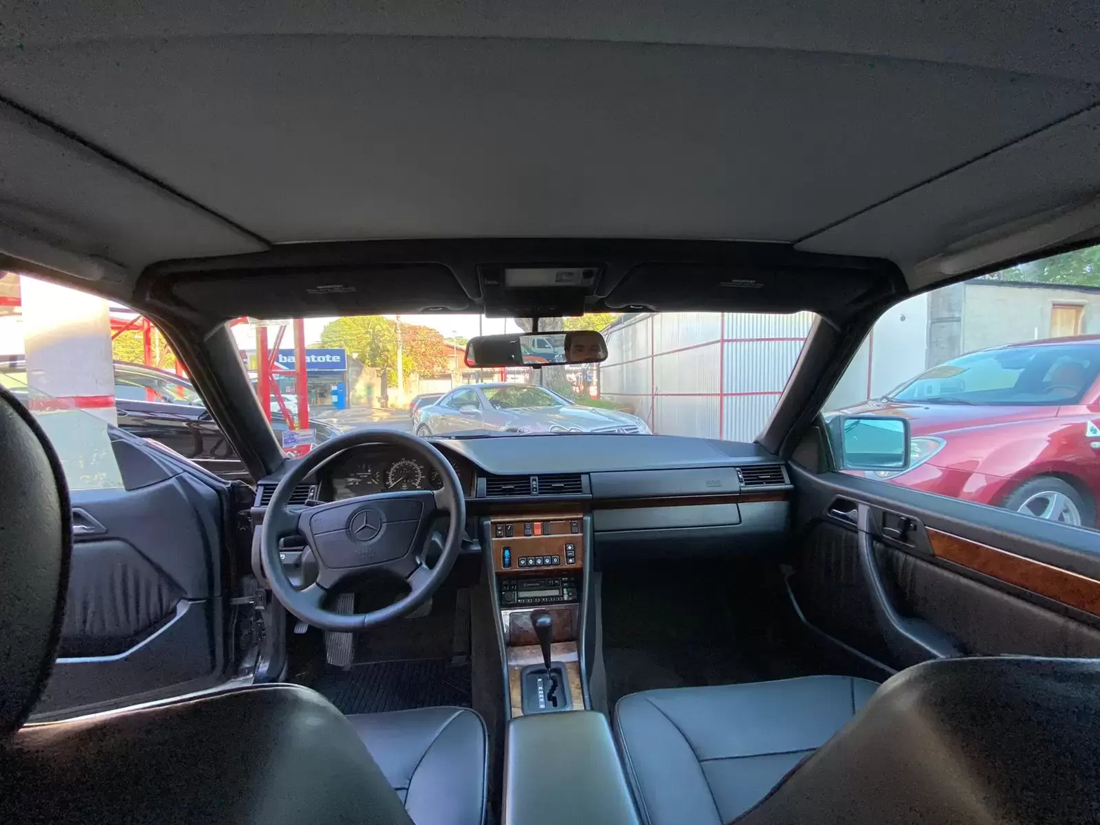 Mercedes Benz E320 1994 en Globalmotors: Lujo y rendimiento emblemáticos. - Imagen 14