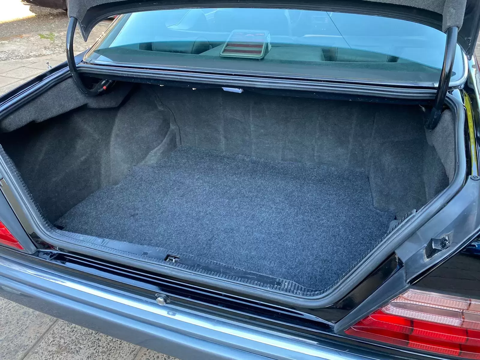 Mercedes Benz E320 1994 en Globalmotors: Lujo y rendimiento emblemáticos. - Imagen 16