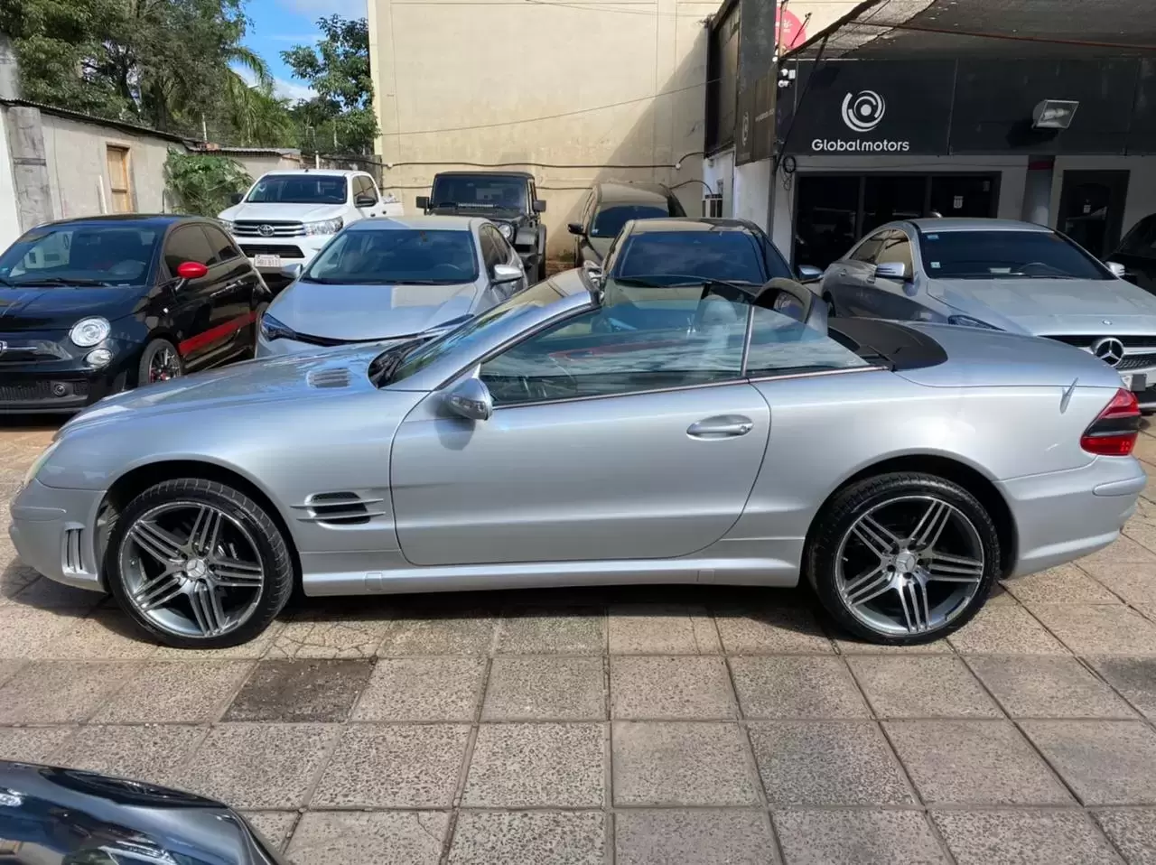 Mercedes Benz SL500 2002 en Globalmotors: Lujo y rendimiento excepcional. - Imagen 4