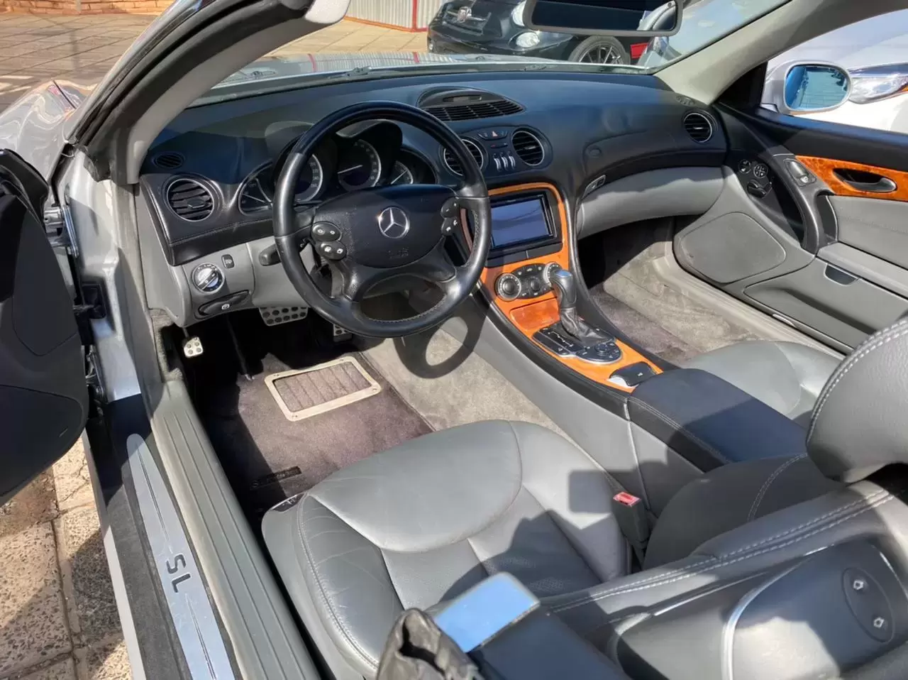 Mercedes Benz SL500 2002 en Globalmotors: Lujo y rendimiento excepcional. - Imagen 8