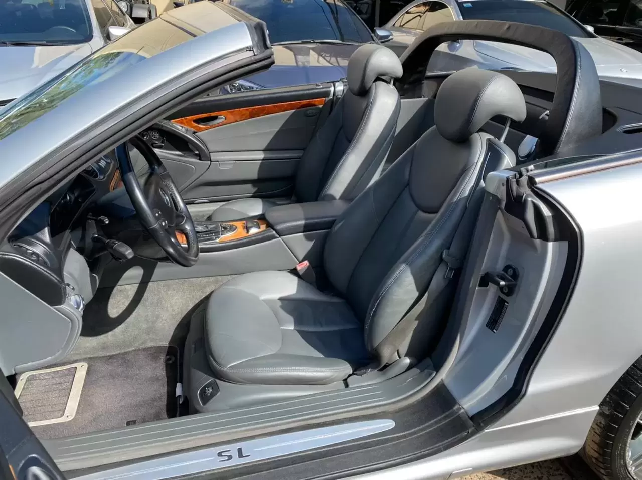 Mercedes Benz SL500 2002 en Globalmotors: Lujo y rendimiento excepcional. - Imagen 9