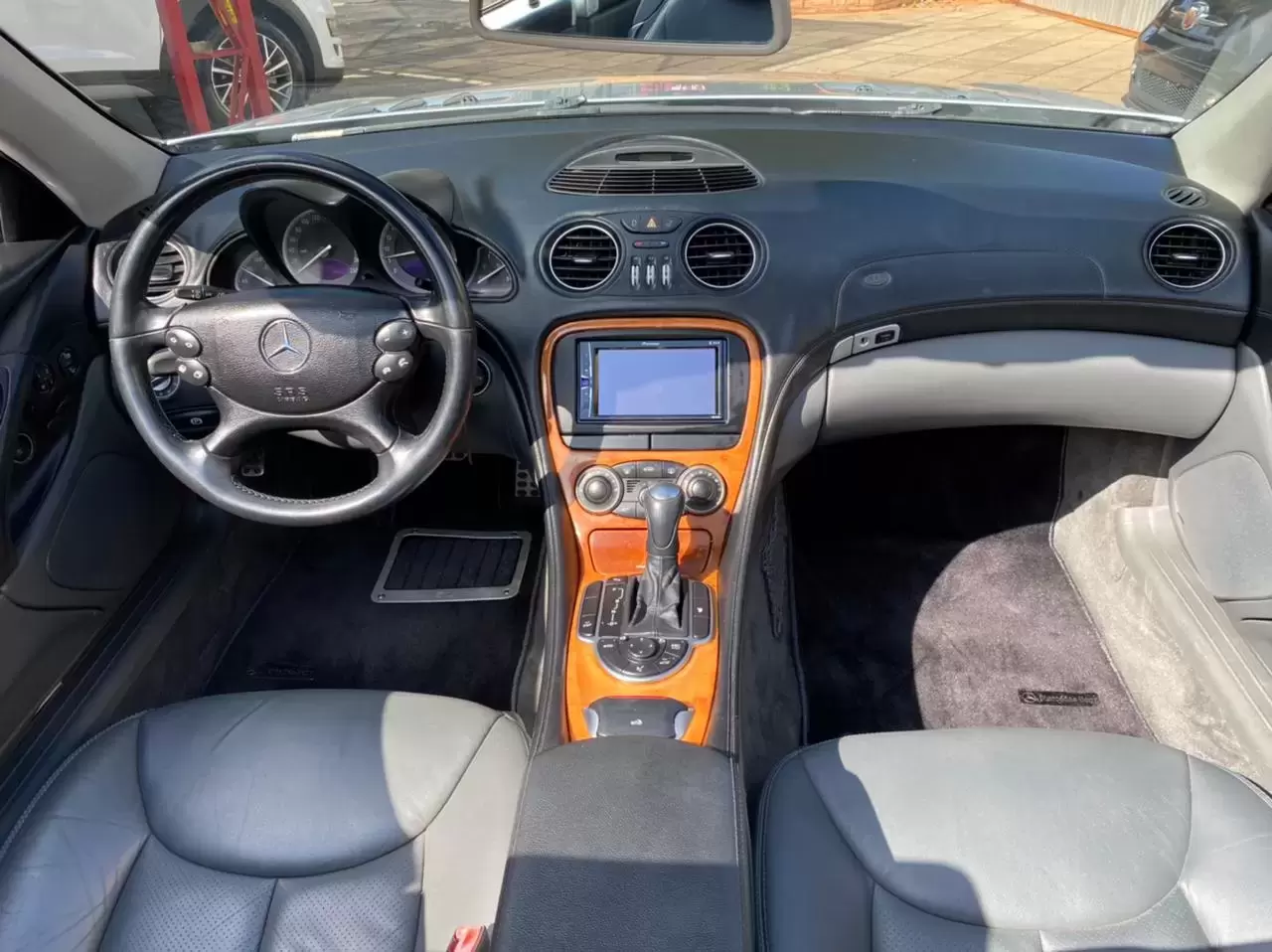 Mercedes Benz SL500 2002 en Globalmotors: Lujo y rendimiento excepcional. - Imagen 11