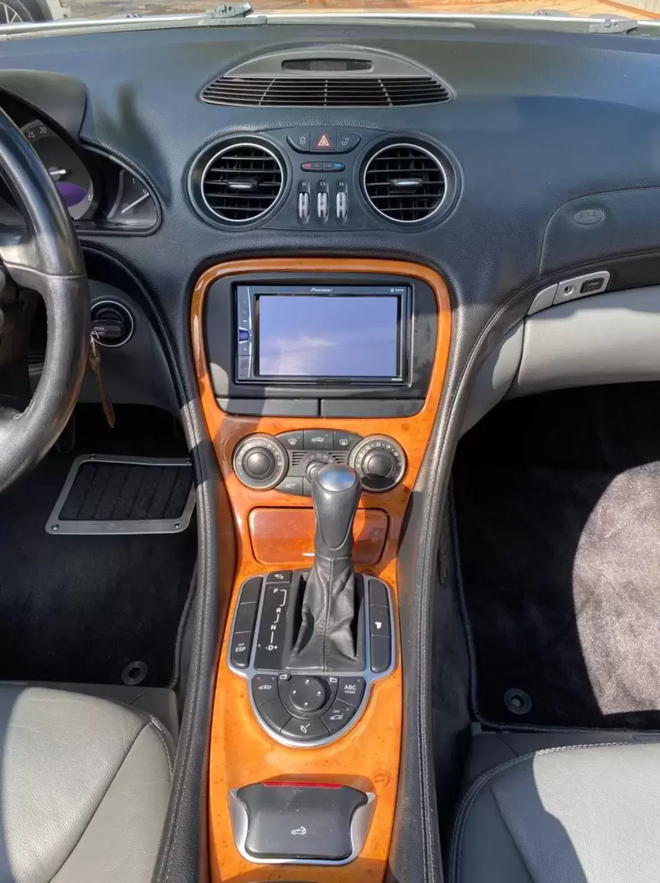 Mercedes Benz SL500 2002 en Globalmotors: Lujo y rendimiento excepcional. - Imagen 12