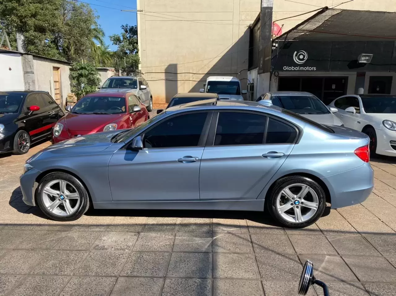 BMW 320i 2014 en Globalmotors: Lujo, elegancia y rendimiento excepcional. - Imagen 4