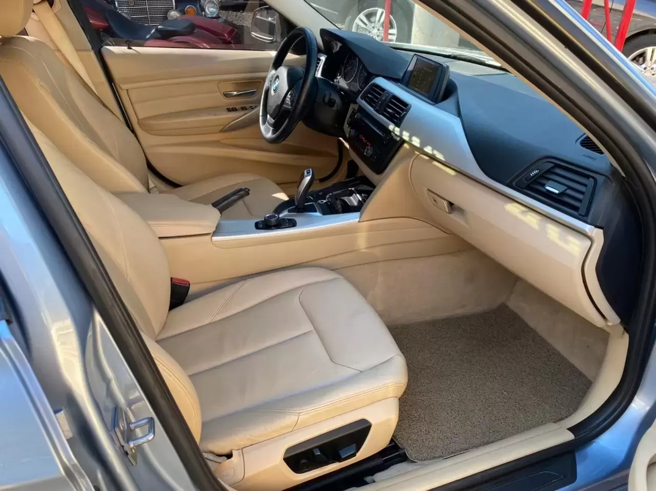 BMW 320i 2014 en Globalmotors: Lujo, elegancia y rendimiento excepcional. - Imagen 8