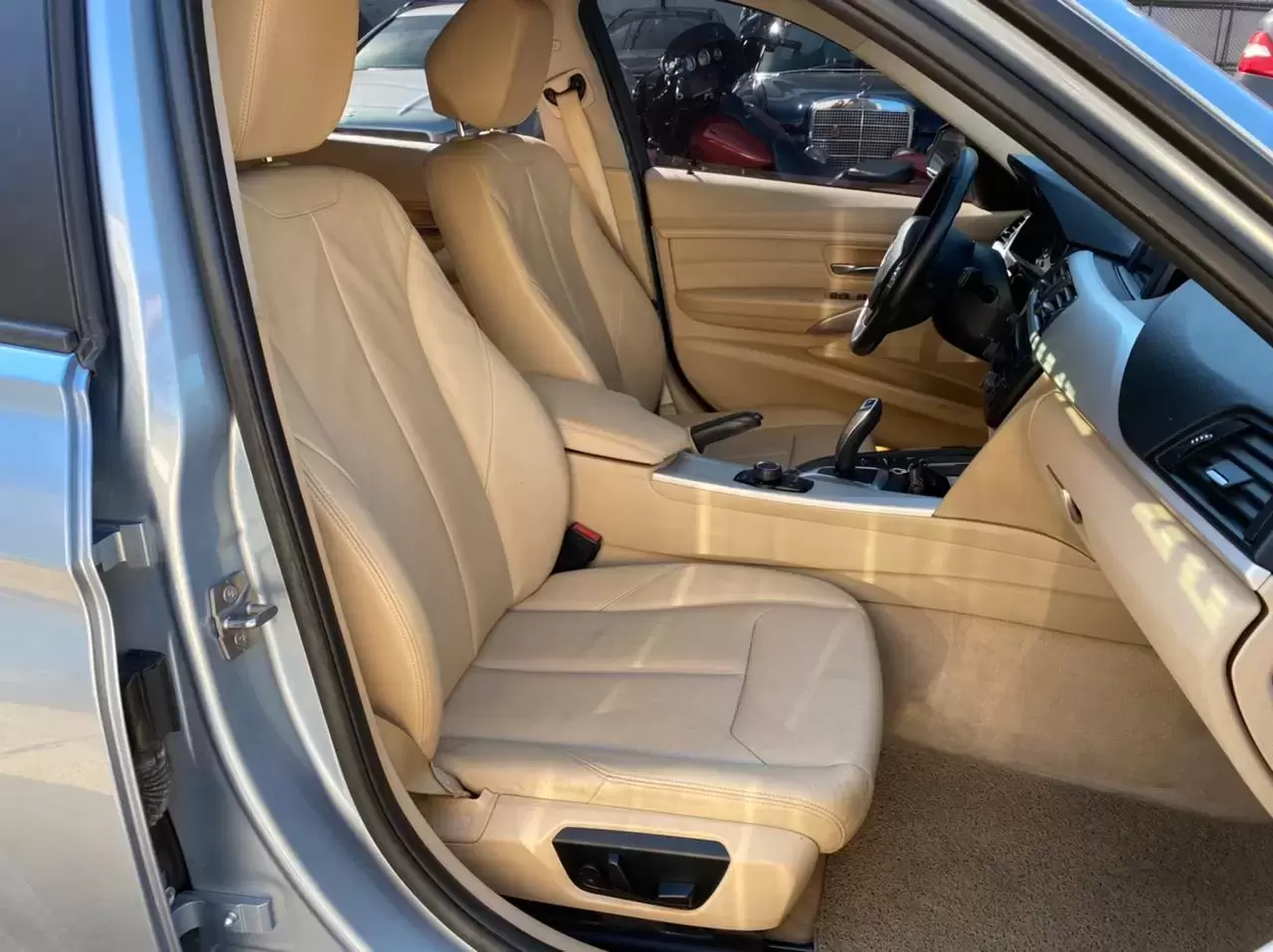 BMW 320i 2014 en Globalmotors: Lujo, elegancia y rendimiento excepcional. - Imagen 9
