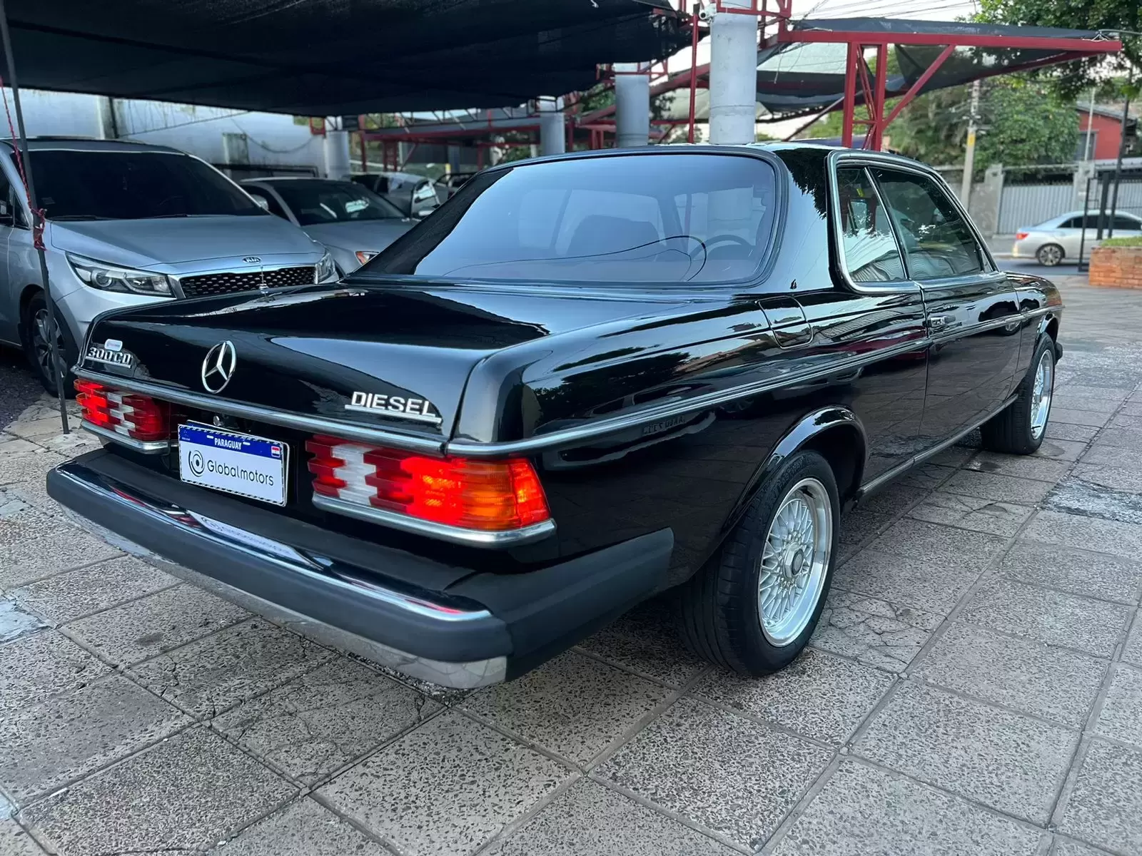 Mercedes Benz 300 CD 1981 en Globalmotors: lujo y potencia. - Imagen 7
