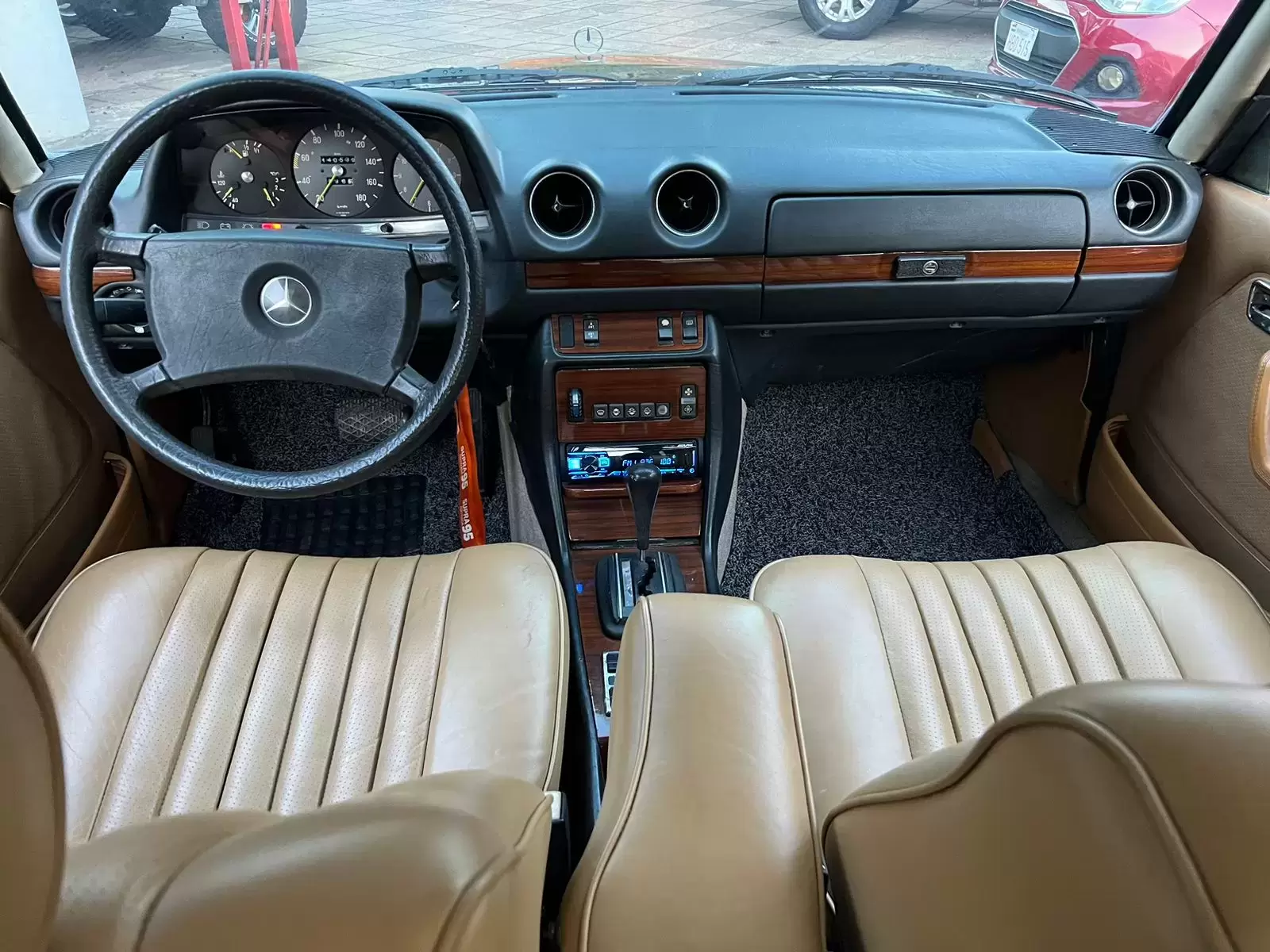 Mercedes Benz 300 CD 1981 en Globalmotors: lujo y potencia. - Imagen 12