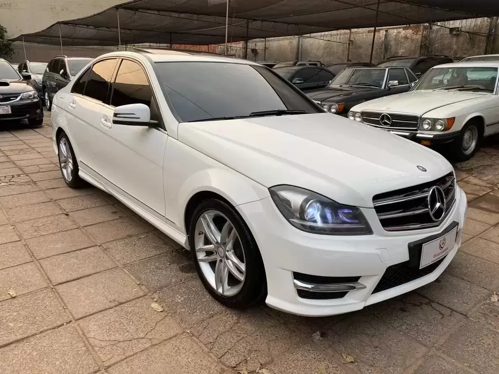 Mercedes Benz C250 2014 en Globalmotors: Elegancia y rendimiento excepcional. - Imagen 3