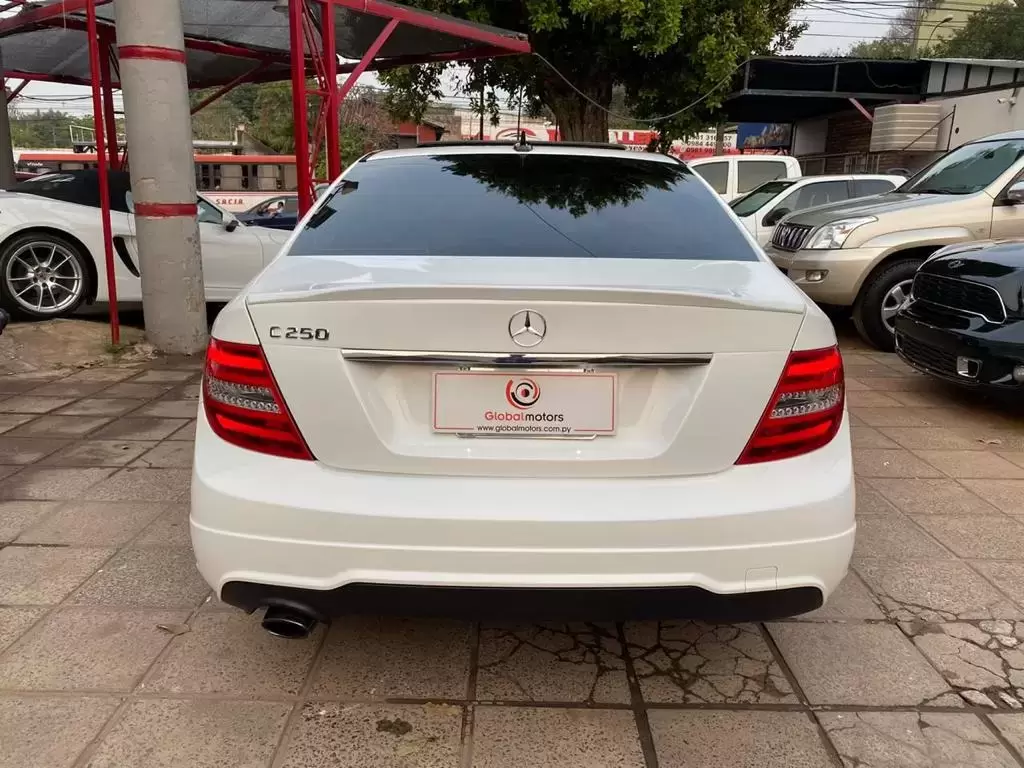 Mercedes Benz C250 2014 en Globalmotors: Elegancia y rendimiento excepcional. - Imagen 5